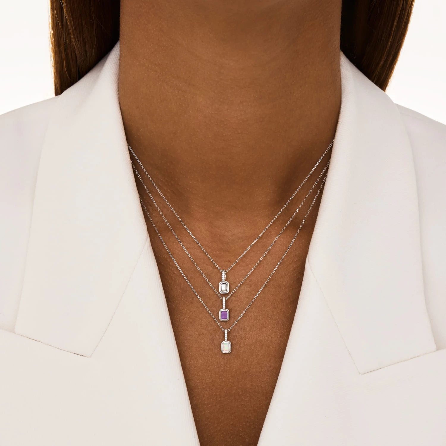 Серебряное колье с белым топазом