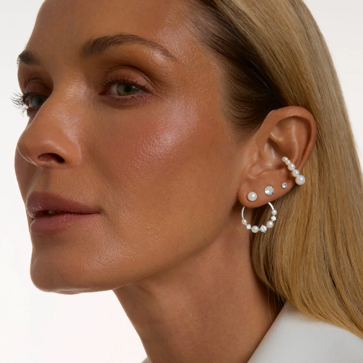 Серебряные серьги-гвоздики с фианитами 5 мм.