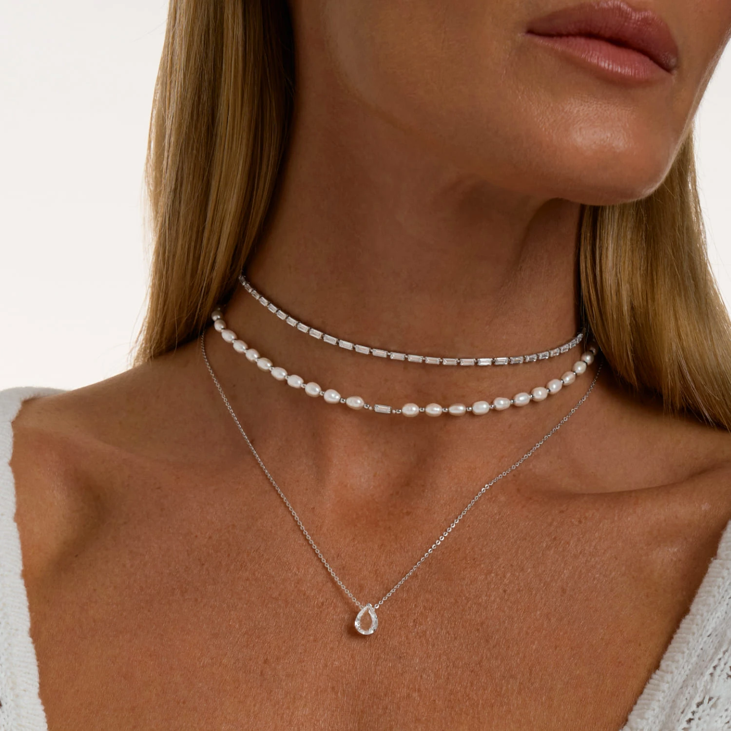 Теннисное серебряное колье-чокер с фианитами в огранке Багет