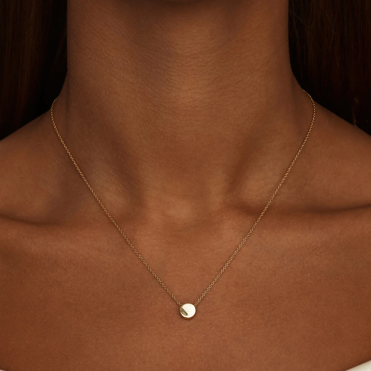 Серебряное колье с круглой подвеской в покрытии желтое золото