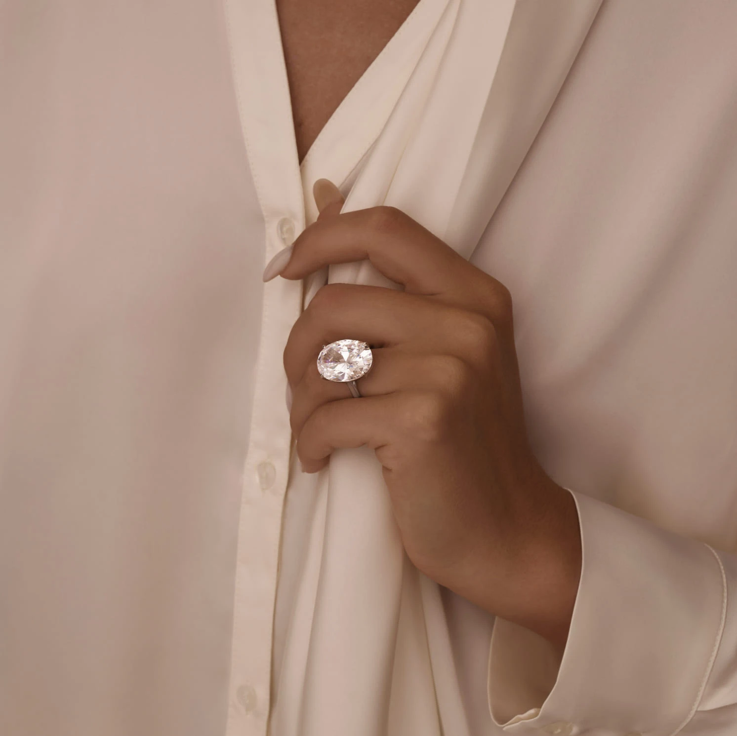 Коктейльное кольцо из серебра с фианитом Овал