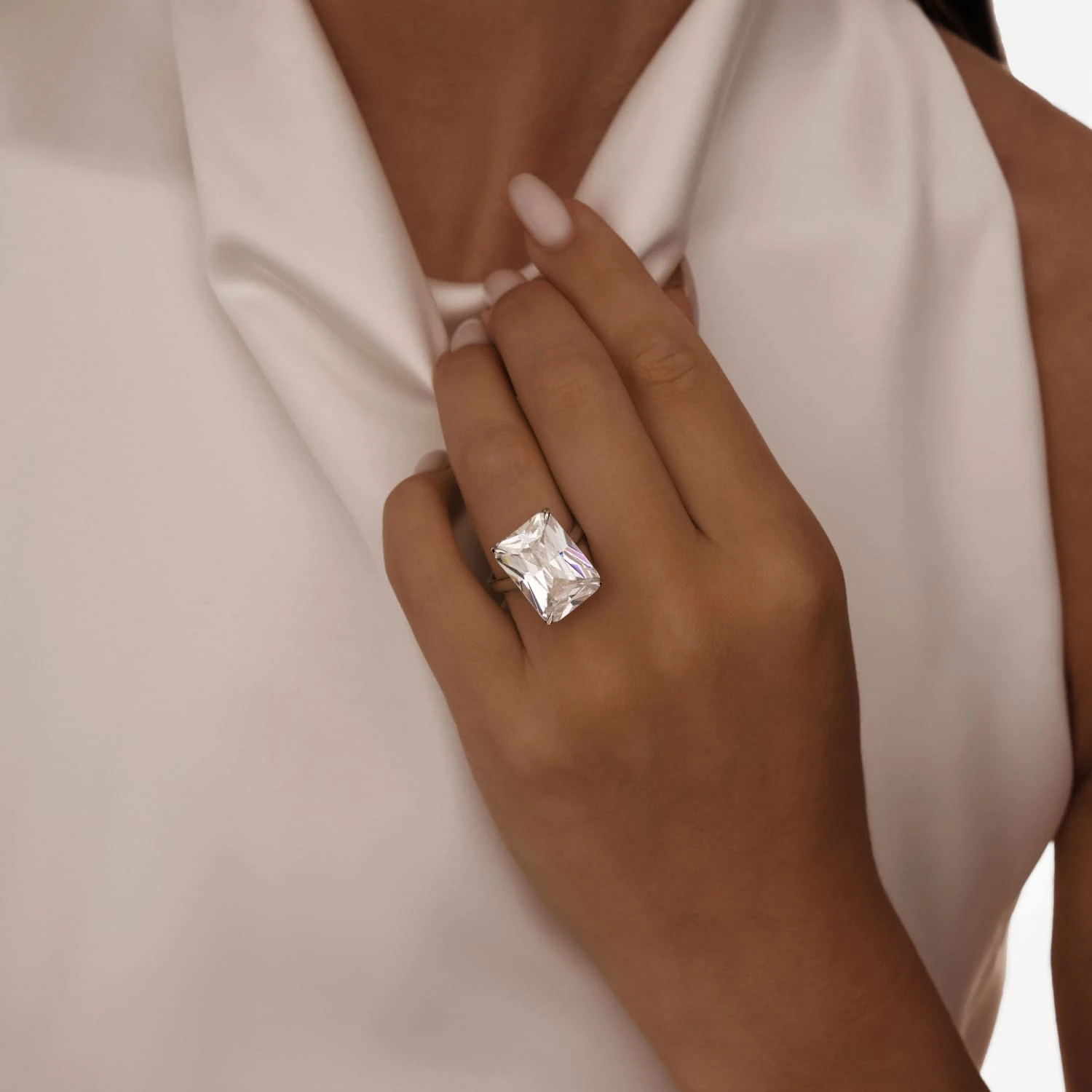 Коктейльное кольцо из серебра с фианитом Октагон