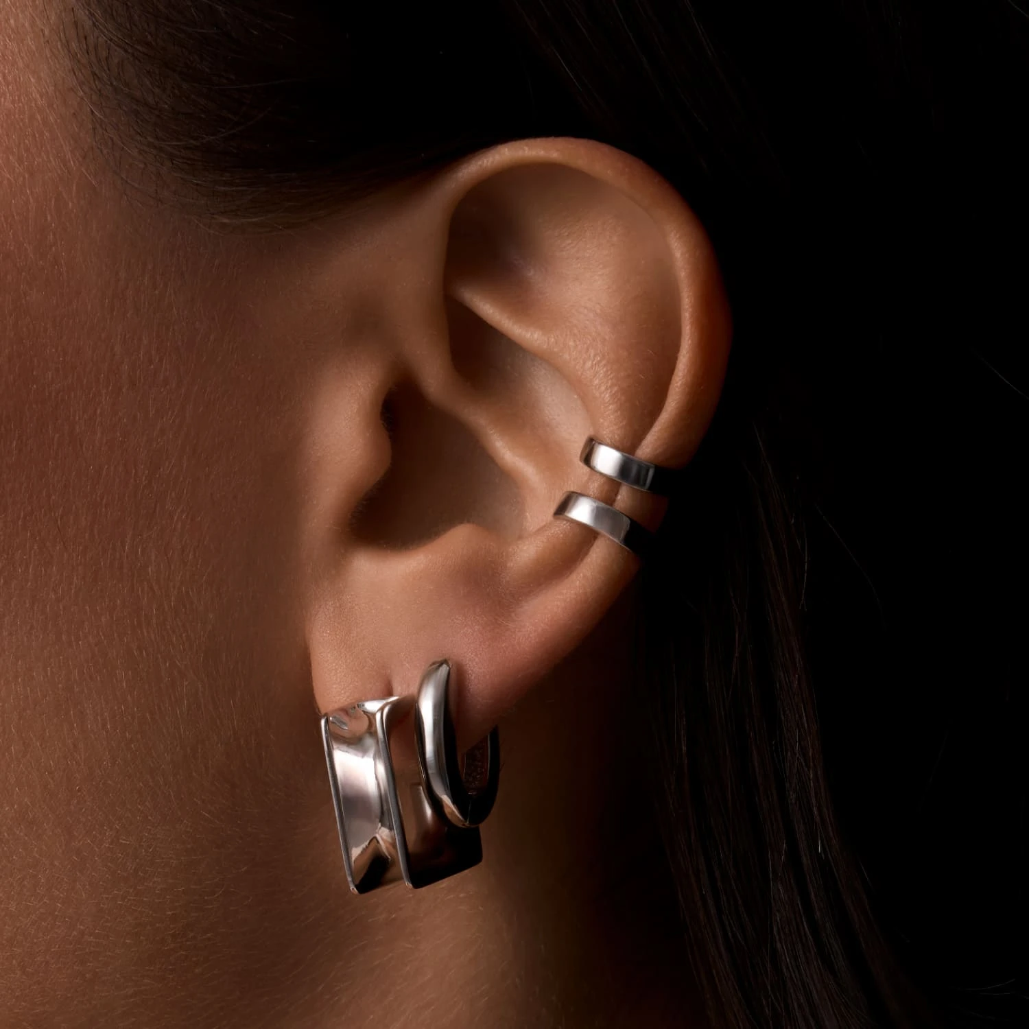 Серебряные серьги вогнутой формы