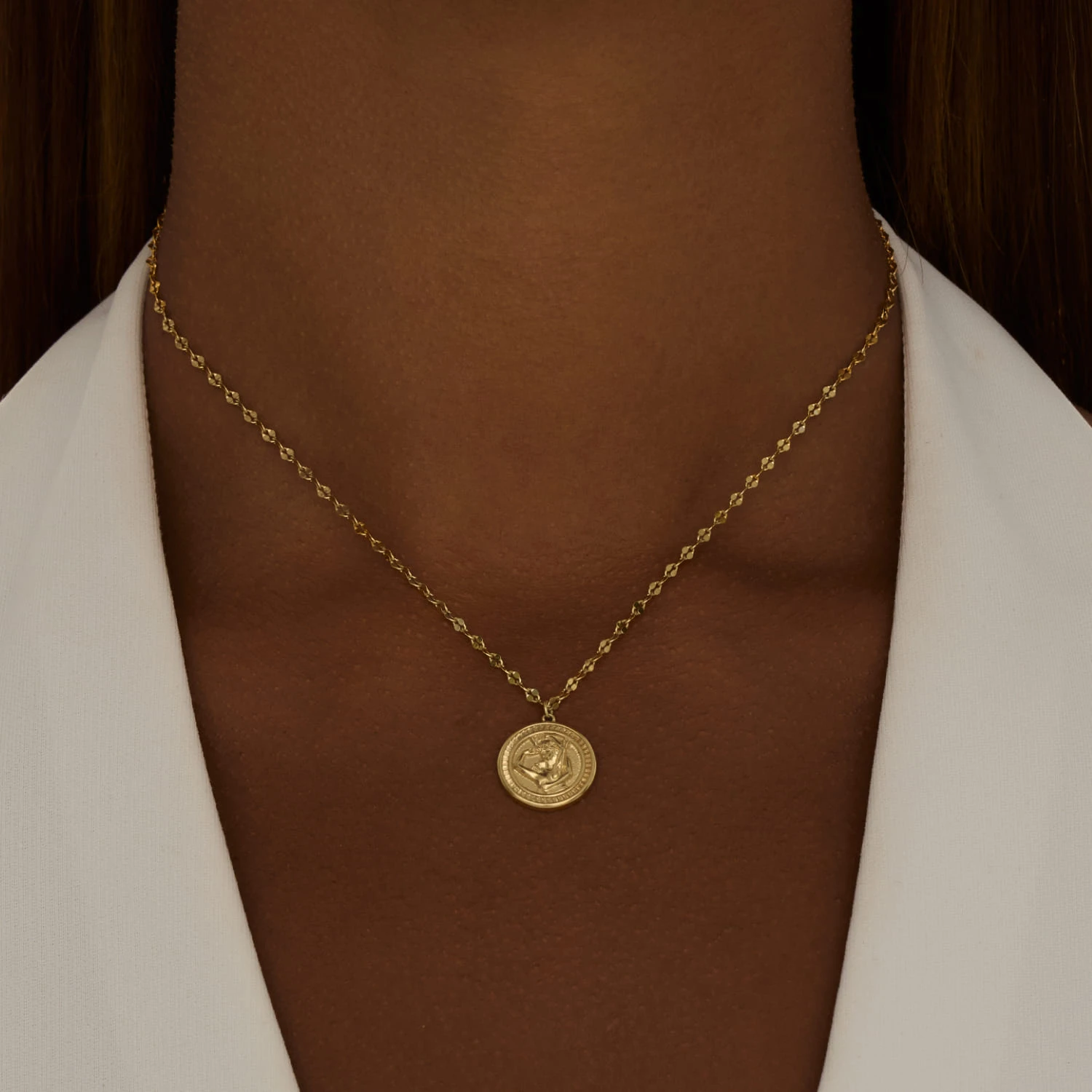 Серебряное колье с монетой AMOR в покрытии желтое золото