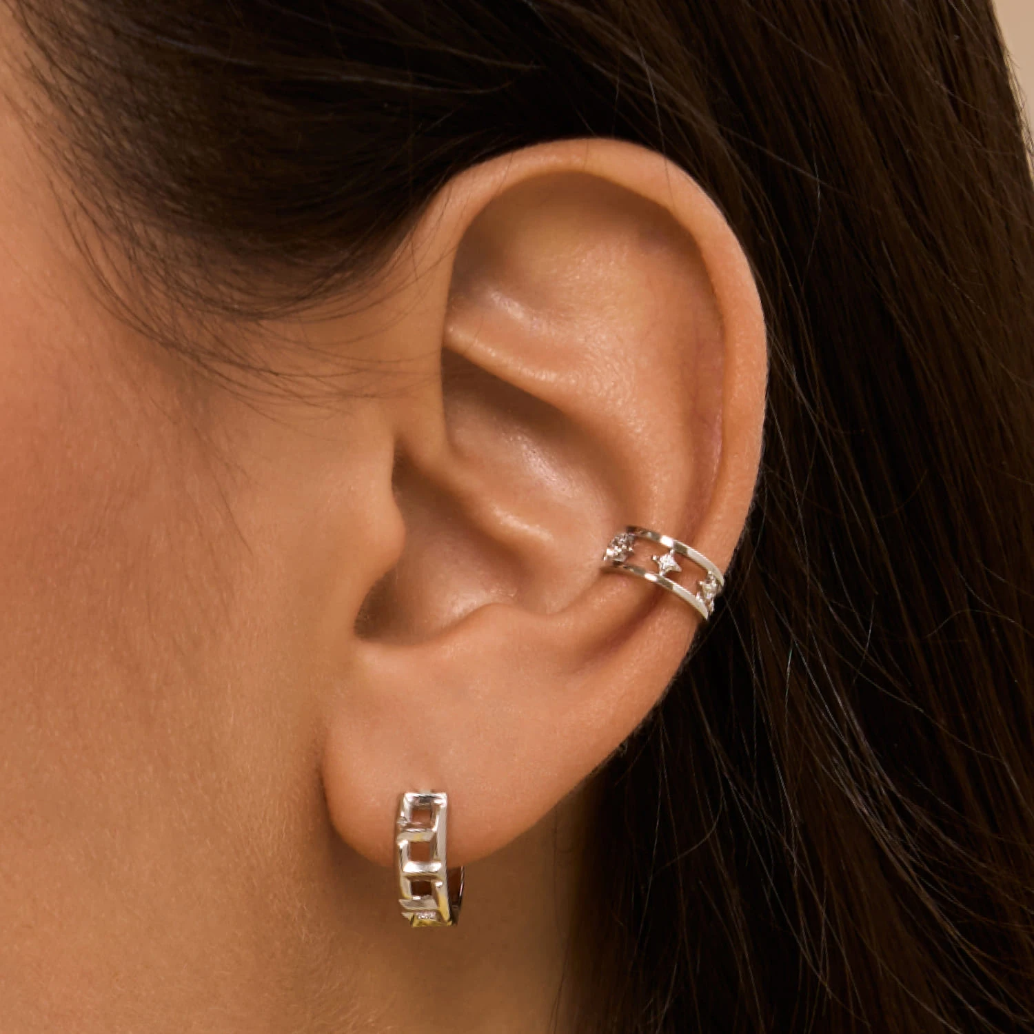 Рельефные серебряные серьги-кольца без вставок MIESTILO 