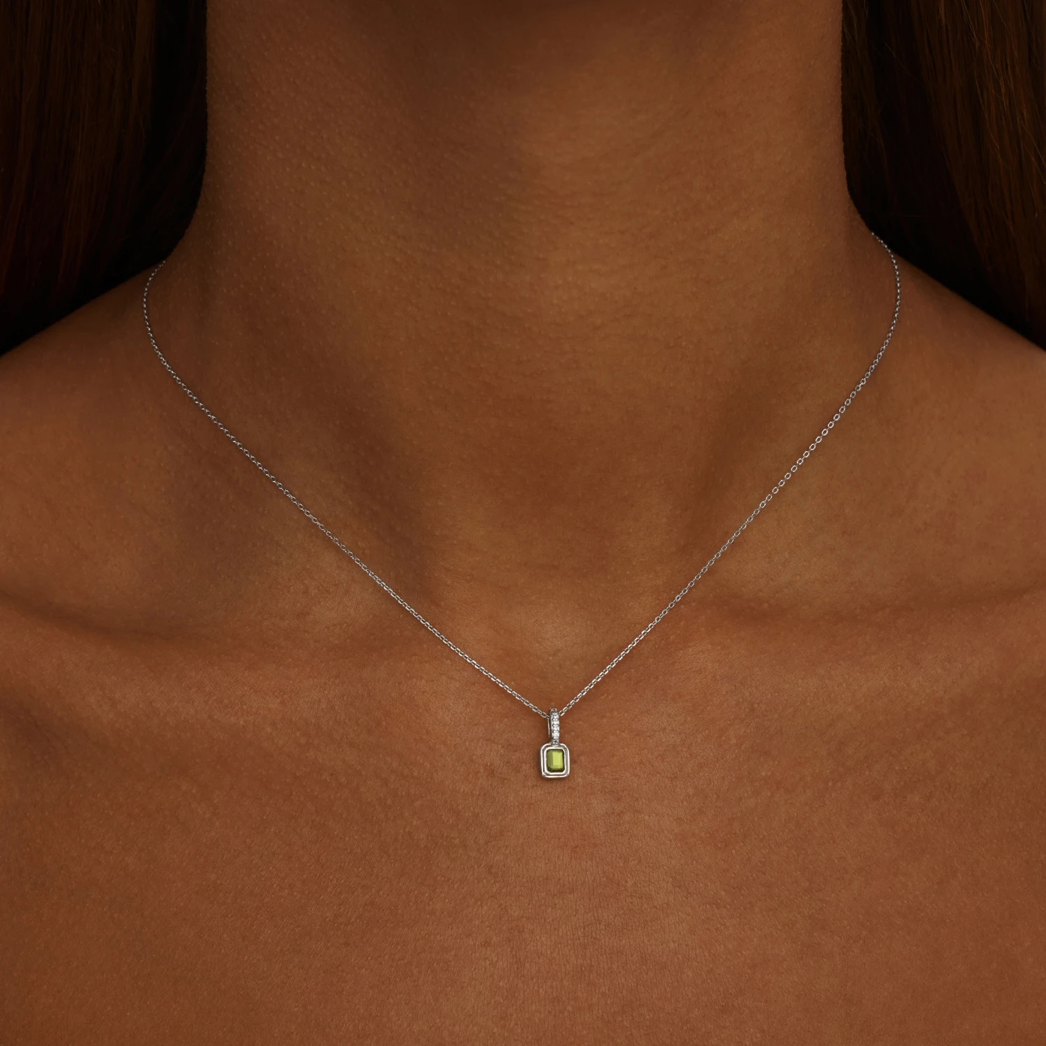 Серебряное колье с оливином