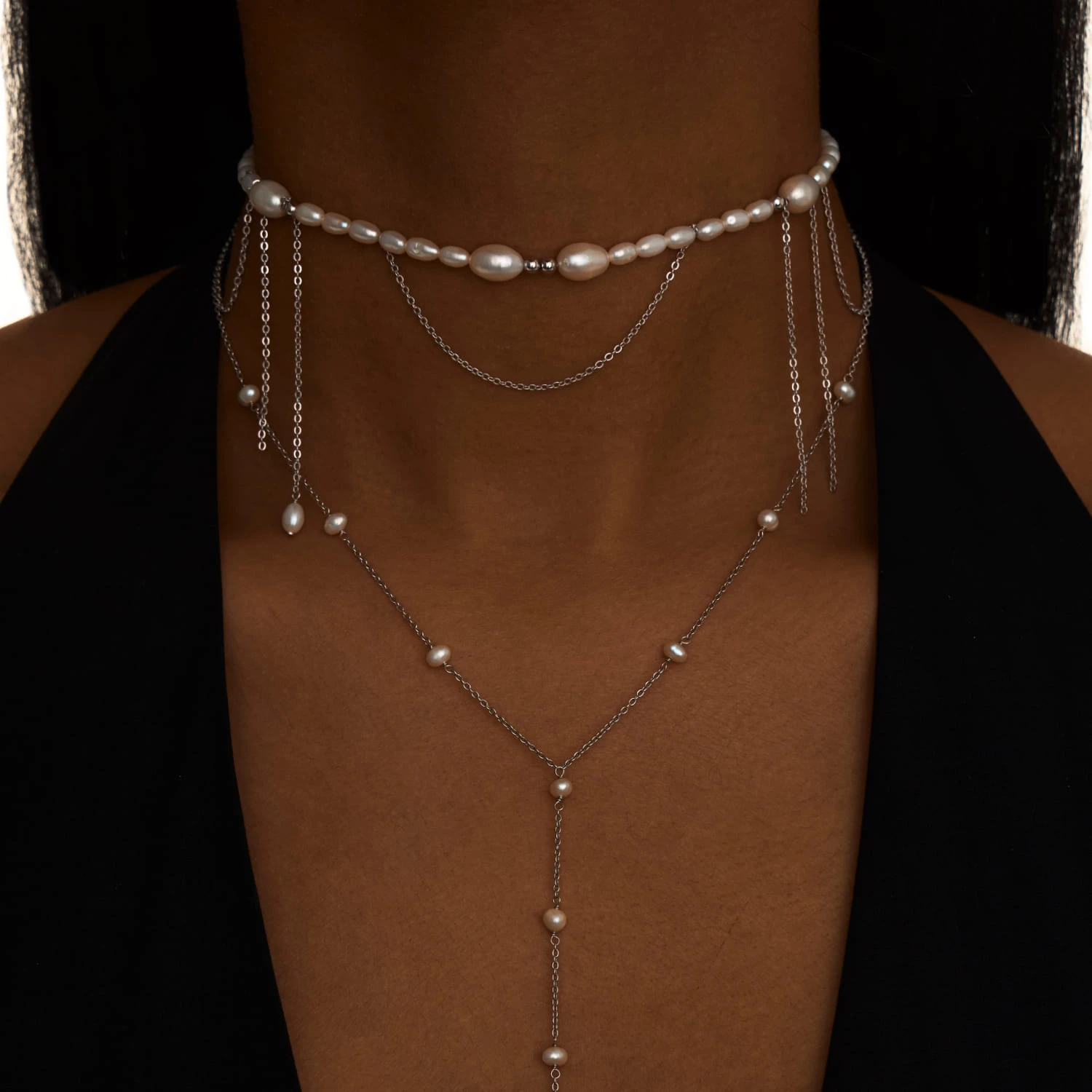 Серебряное колье DIANA с натуральным жемчугом и цепями