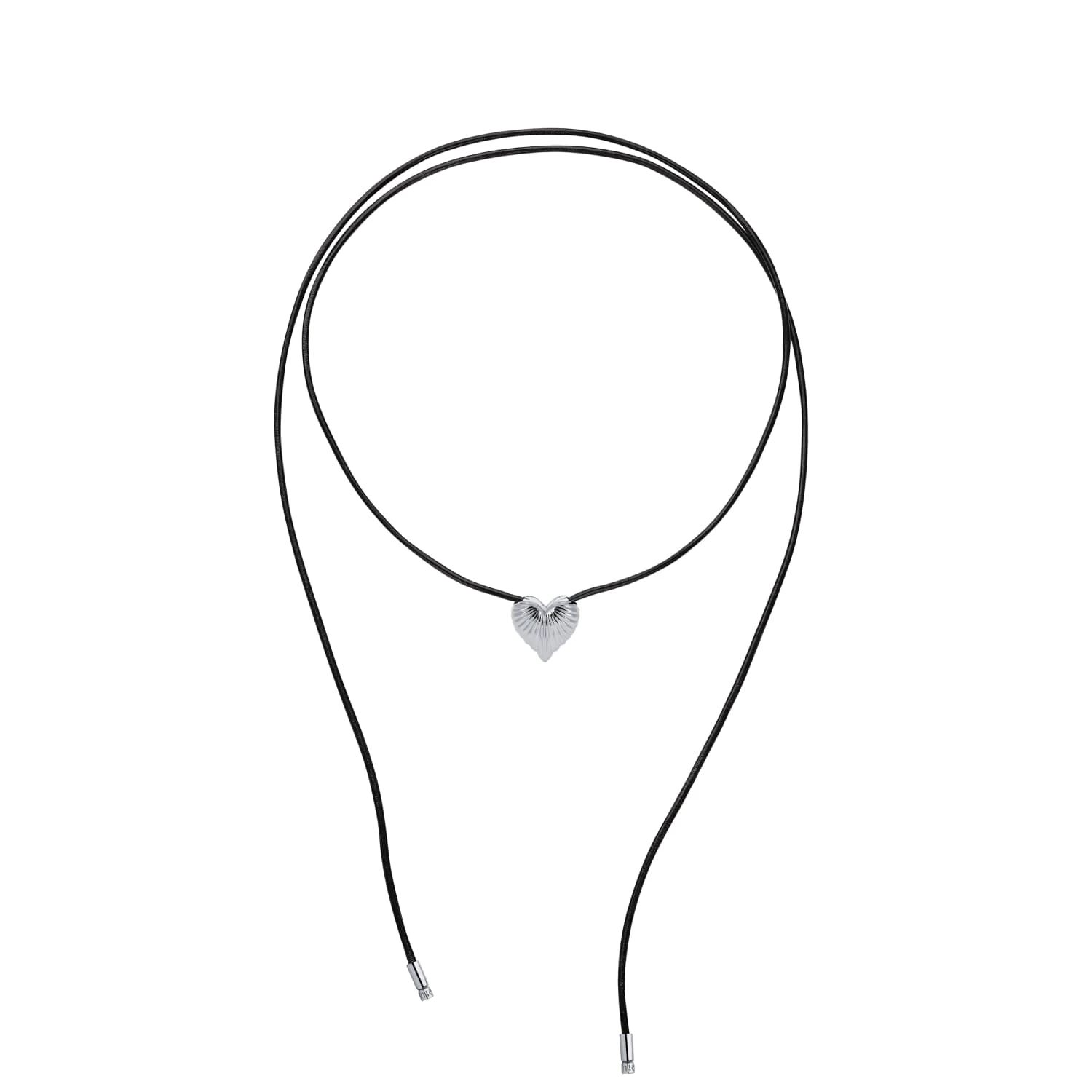 Колье на кожаном шнурке с серебряной подвеской в форме сердца