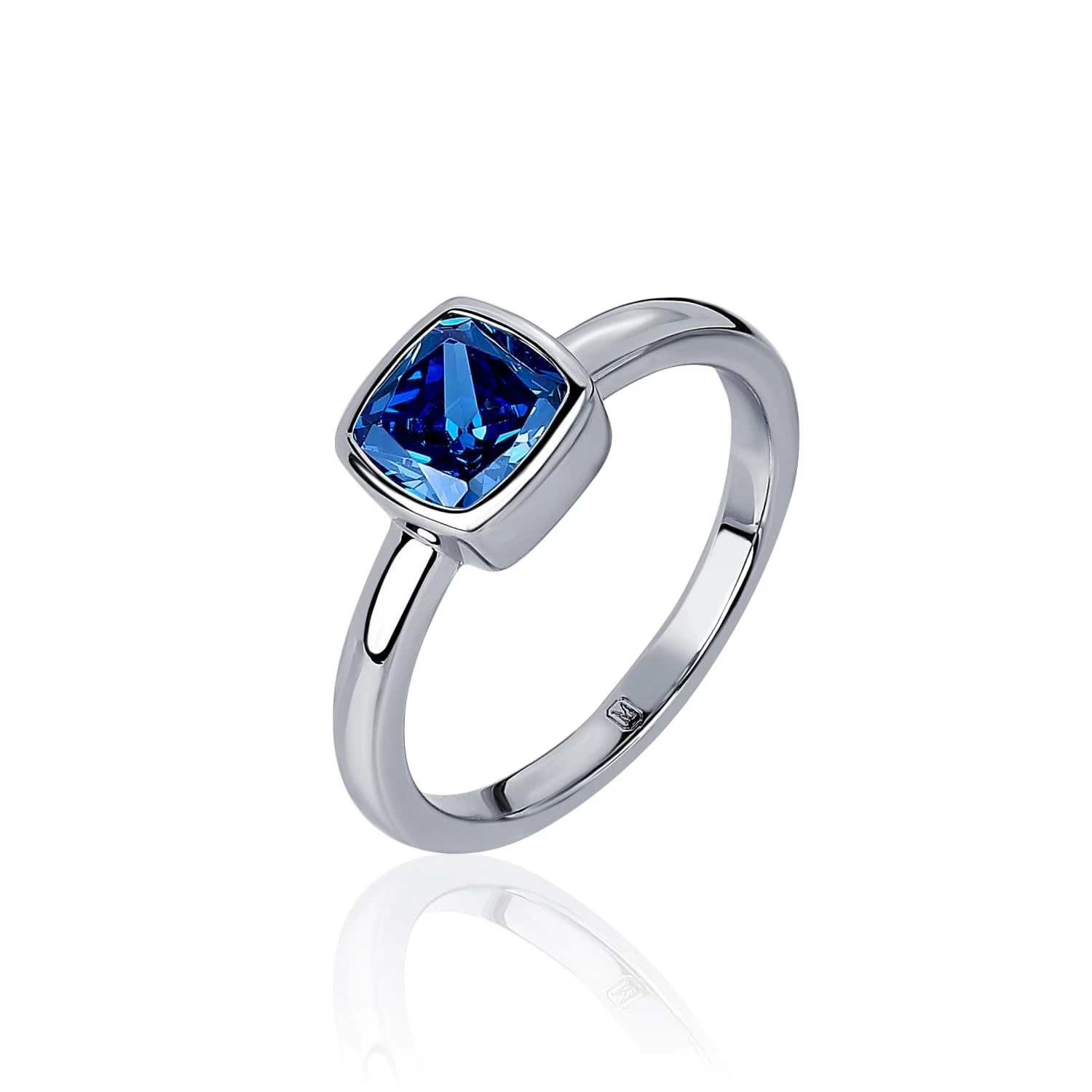 Серебряное кольцо с фианитом в глухой закрепке MIESTILO