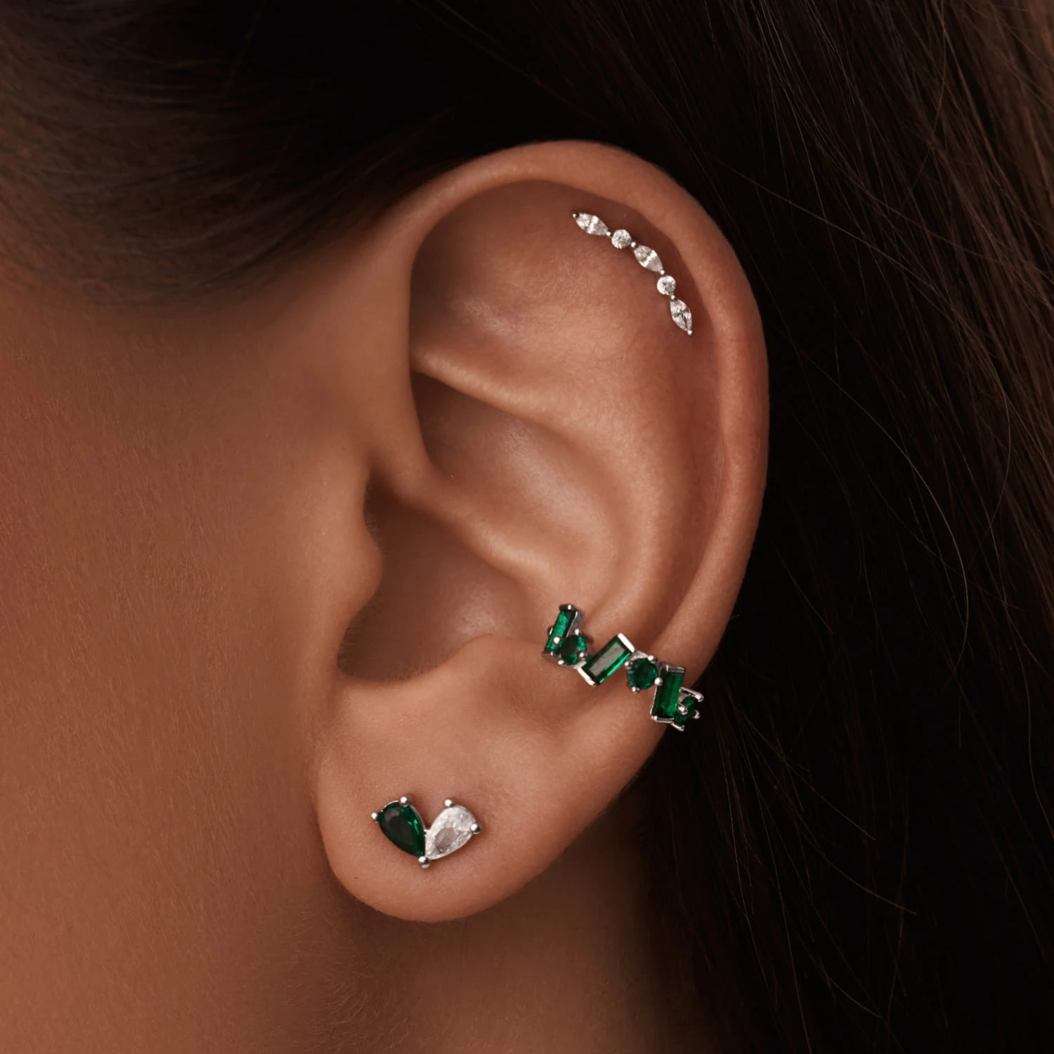 Серебряные серьги с фианитами в огранке груша MIESTILO 