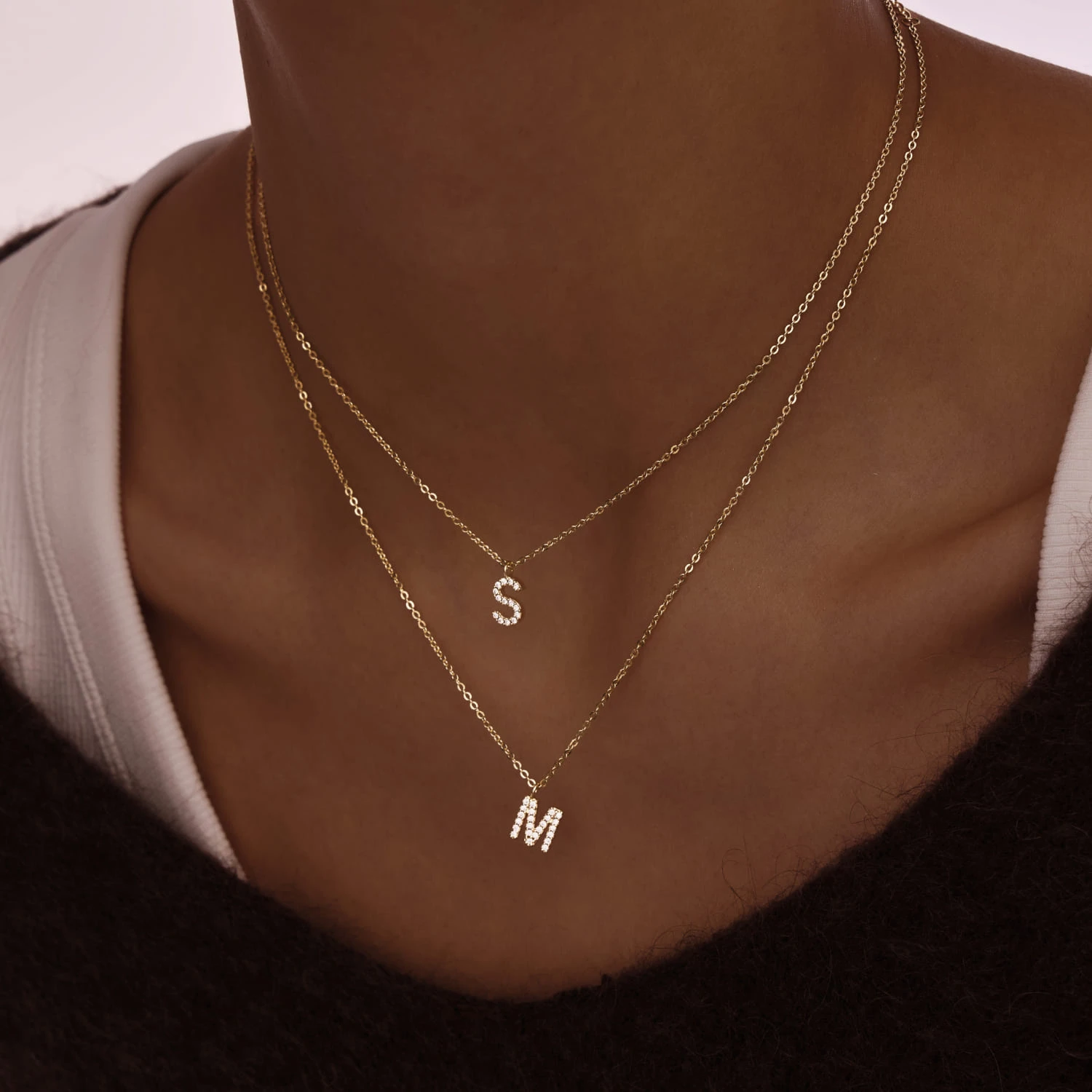 Серебряное колье  в покрытии желтое золото  с буквой S MIESTILO