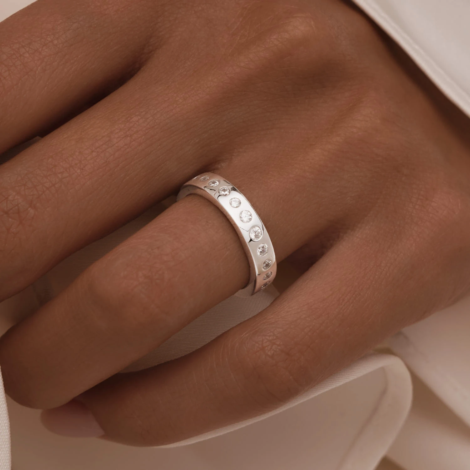 Серебряное кольцо с дорожкой фианитом MIESTILO