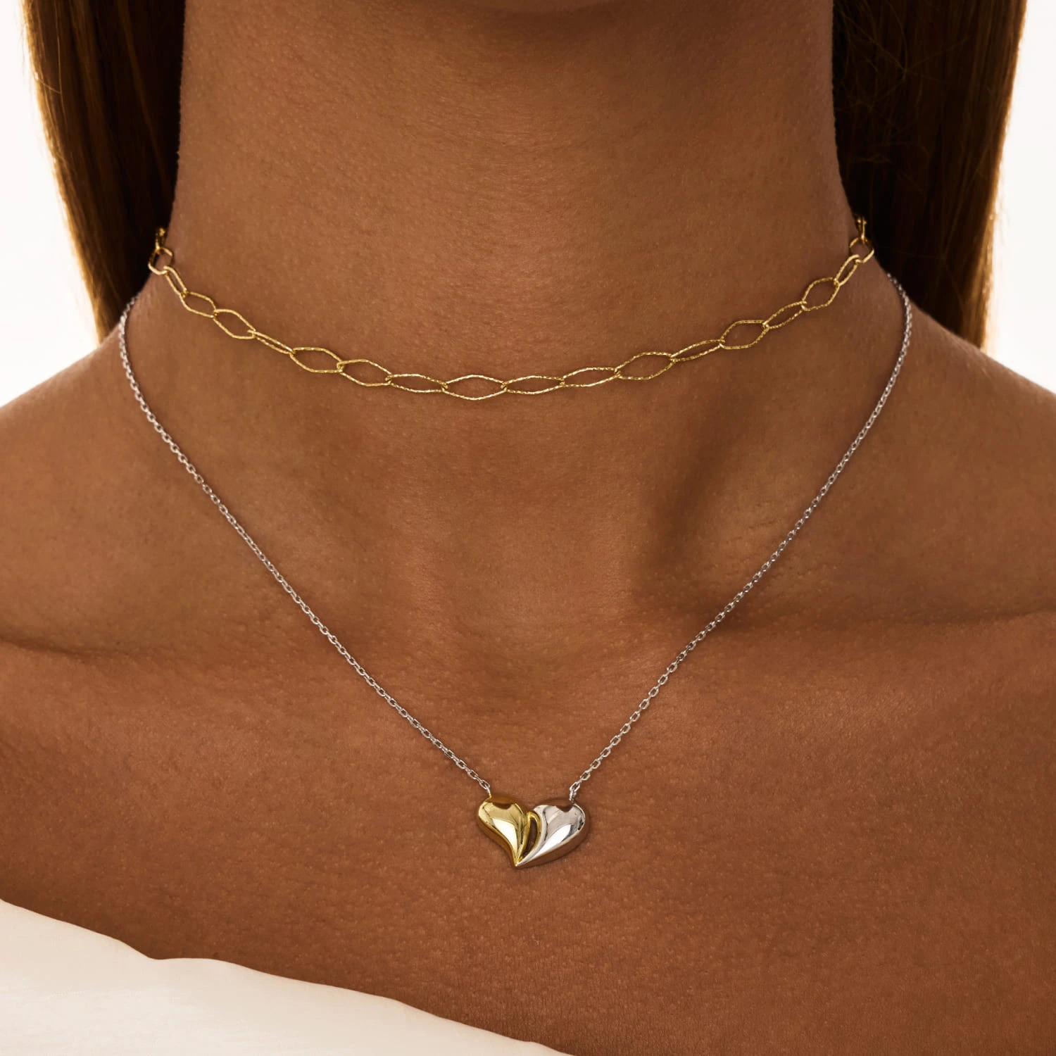 Серебряное колье с подвеской в форме сердца биколор