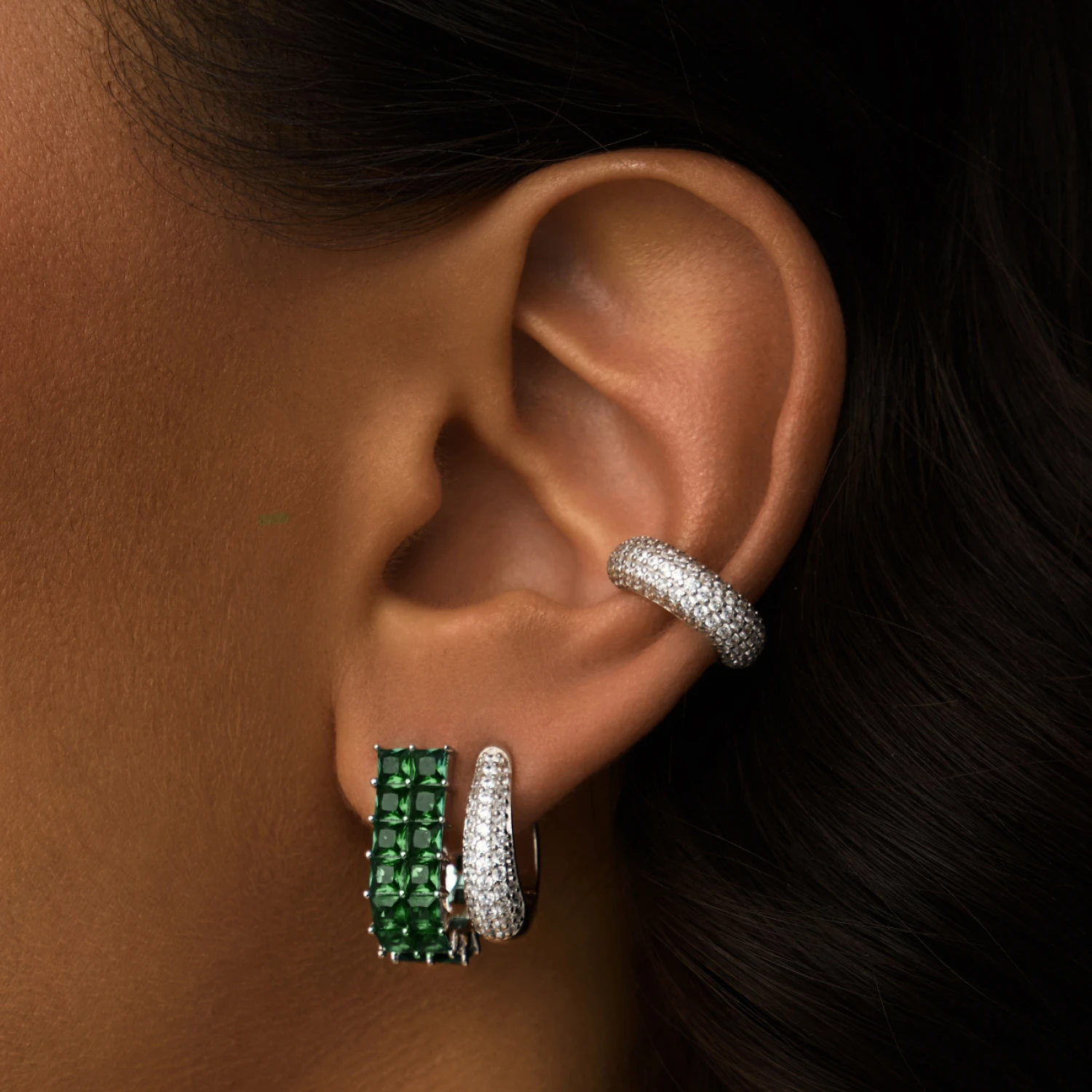 Серебряные двойные серьги с зелеными камнями