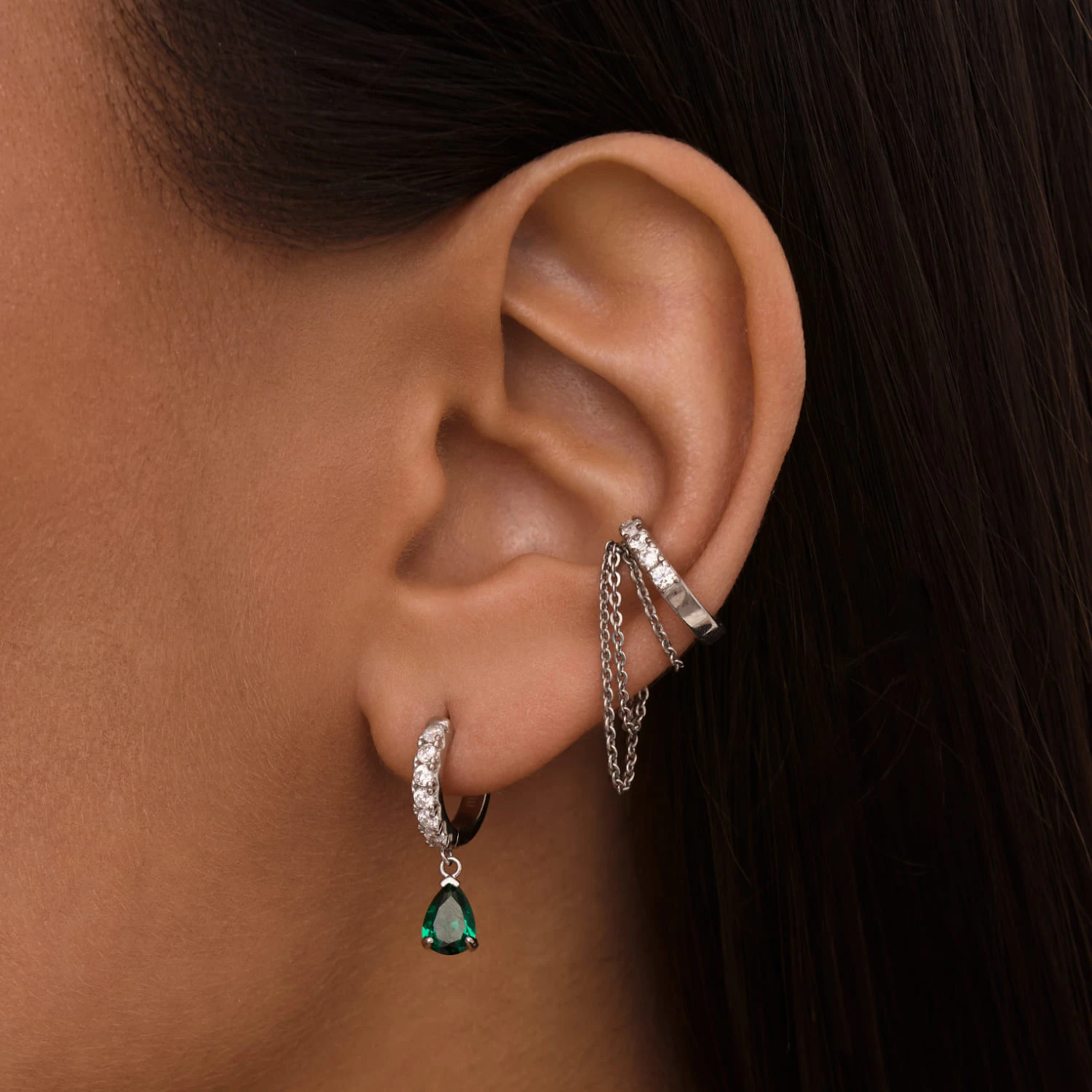 Серебряные серьги-подвесы с зелёными фианитами в виде капли MIESTILO 