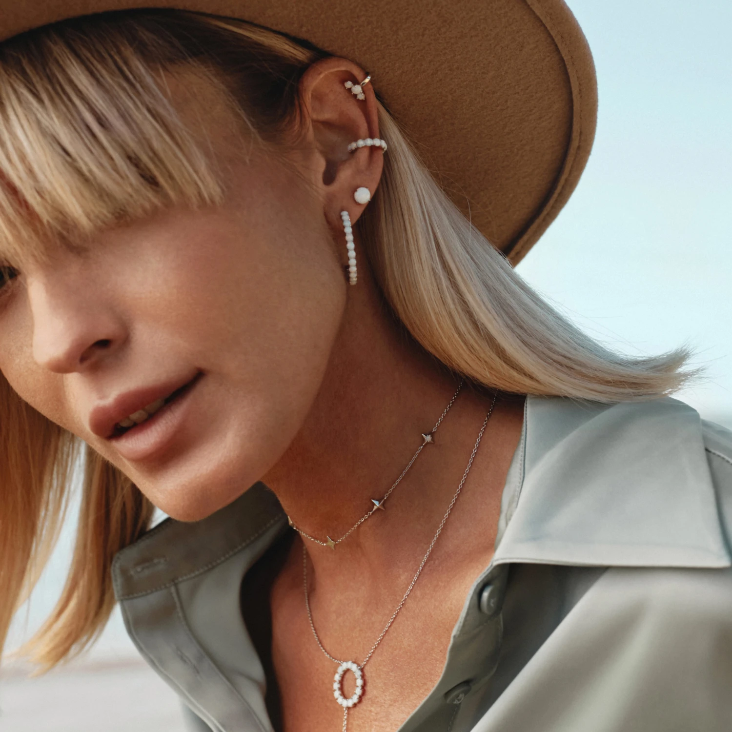 Серебряные серьги гвоздики с опалом 6мм