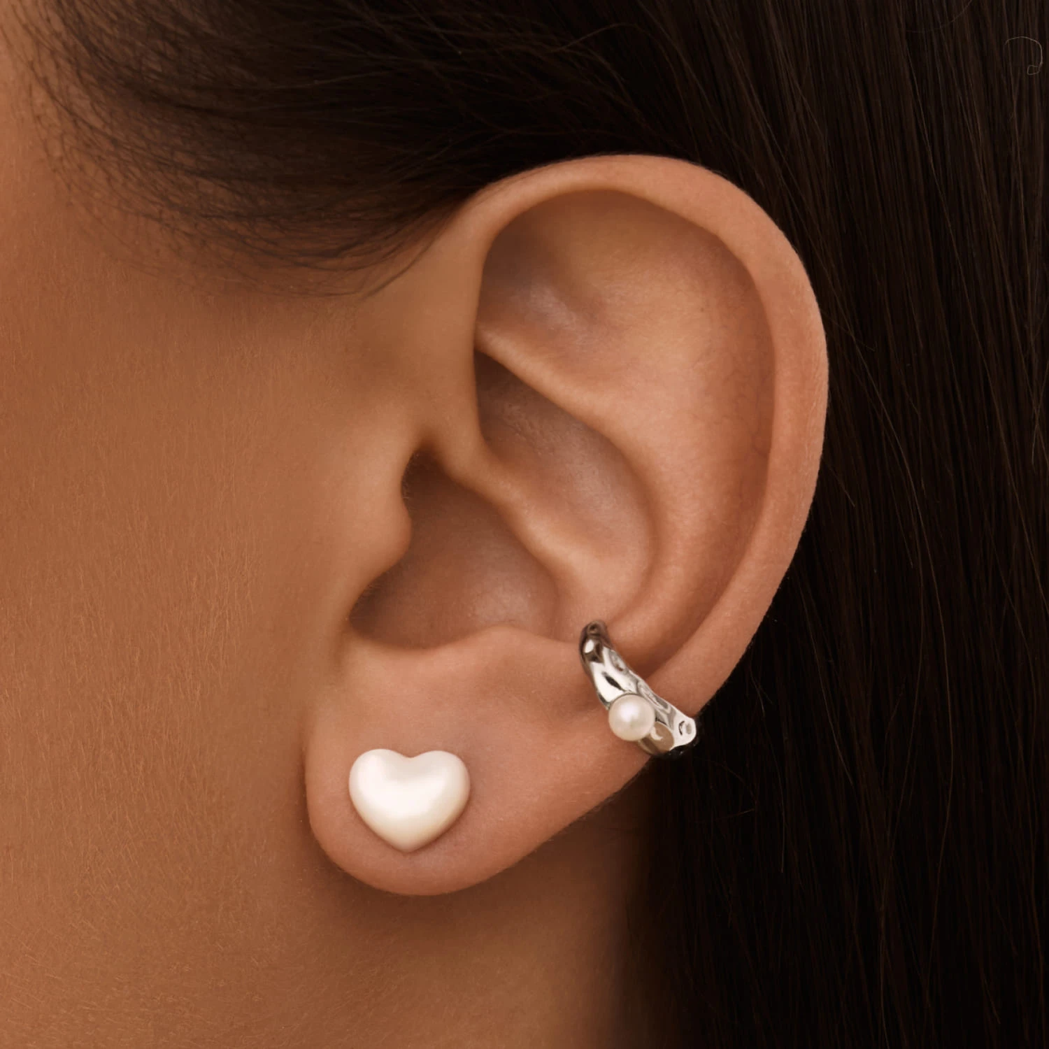 Элегантные пусеты с жемчужиной в виде сердца из серебра с позолотой MIESTILO 