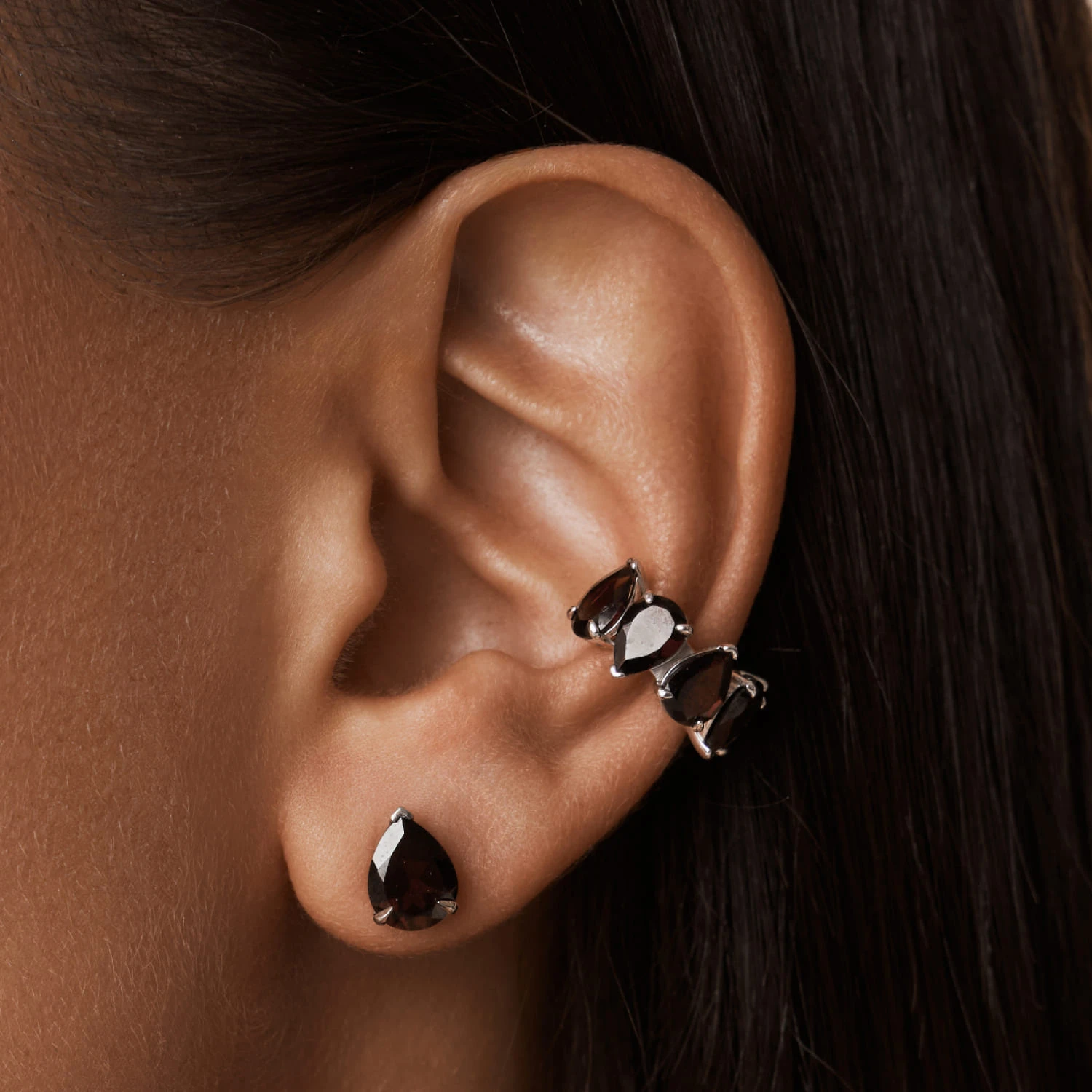 Серебряные серьги-пусеты ЭРОС с натуральным гранатом