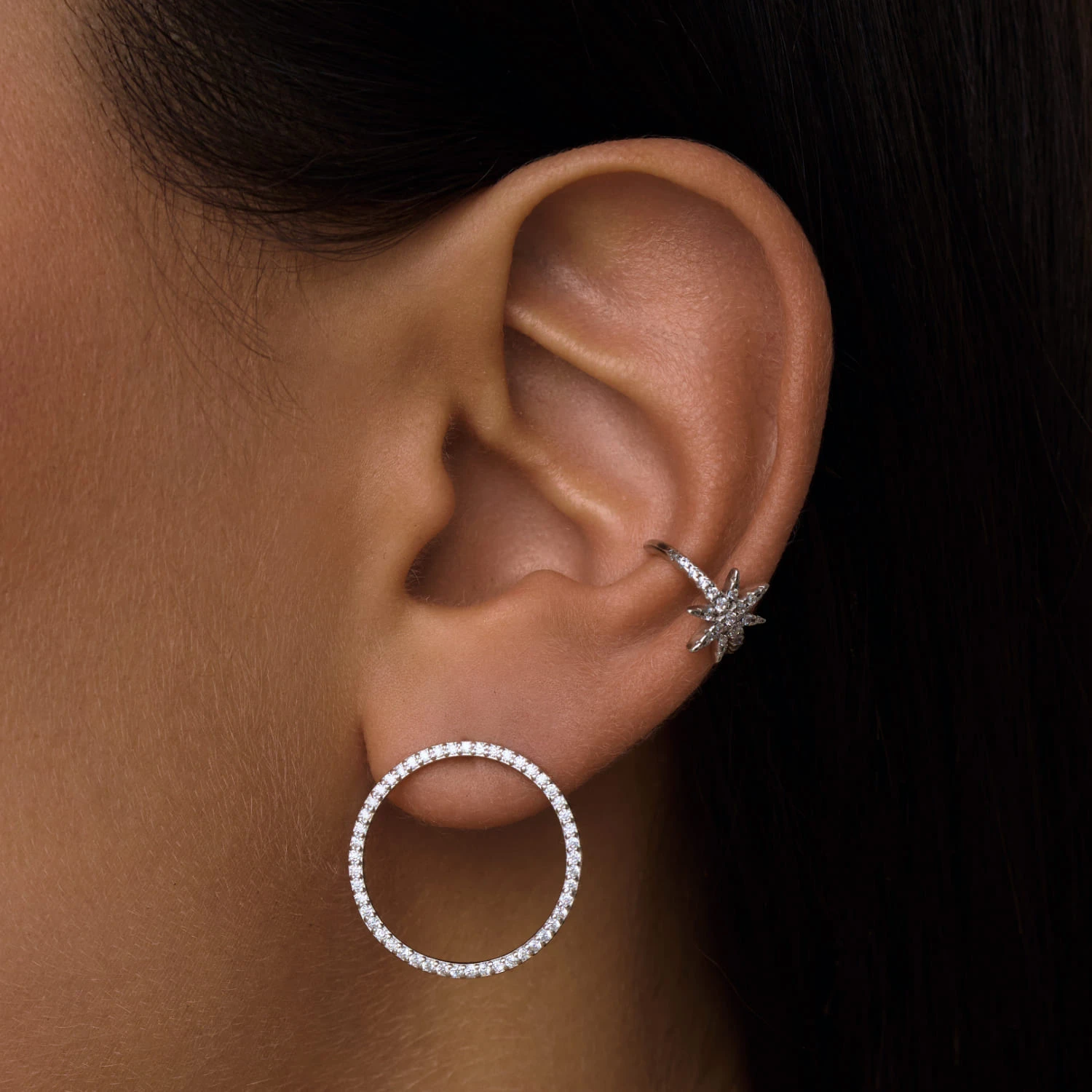 Серебряные акцентные пусеты с кругом из фианитов MIESTILO 