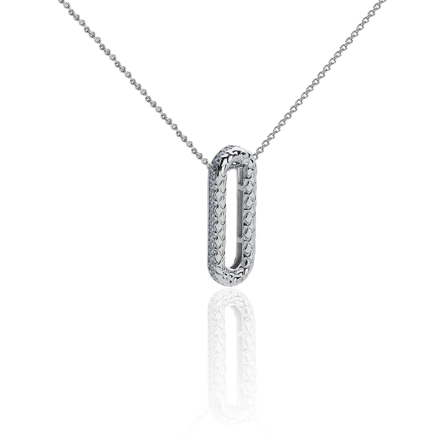 Колье из серебра с фактурным овалом и фианитами