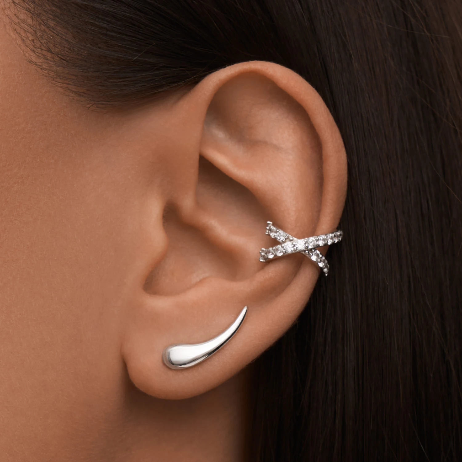 Двойной серебряный кафф с фианитами