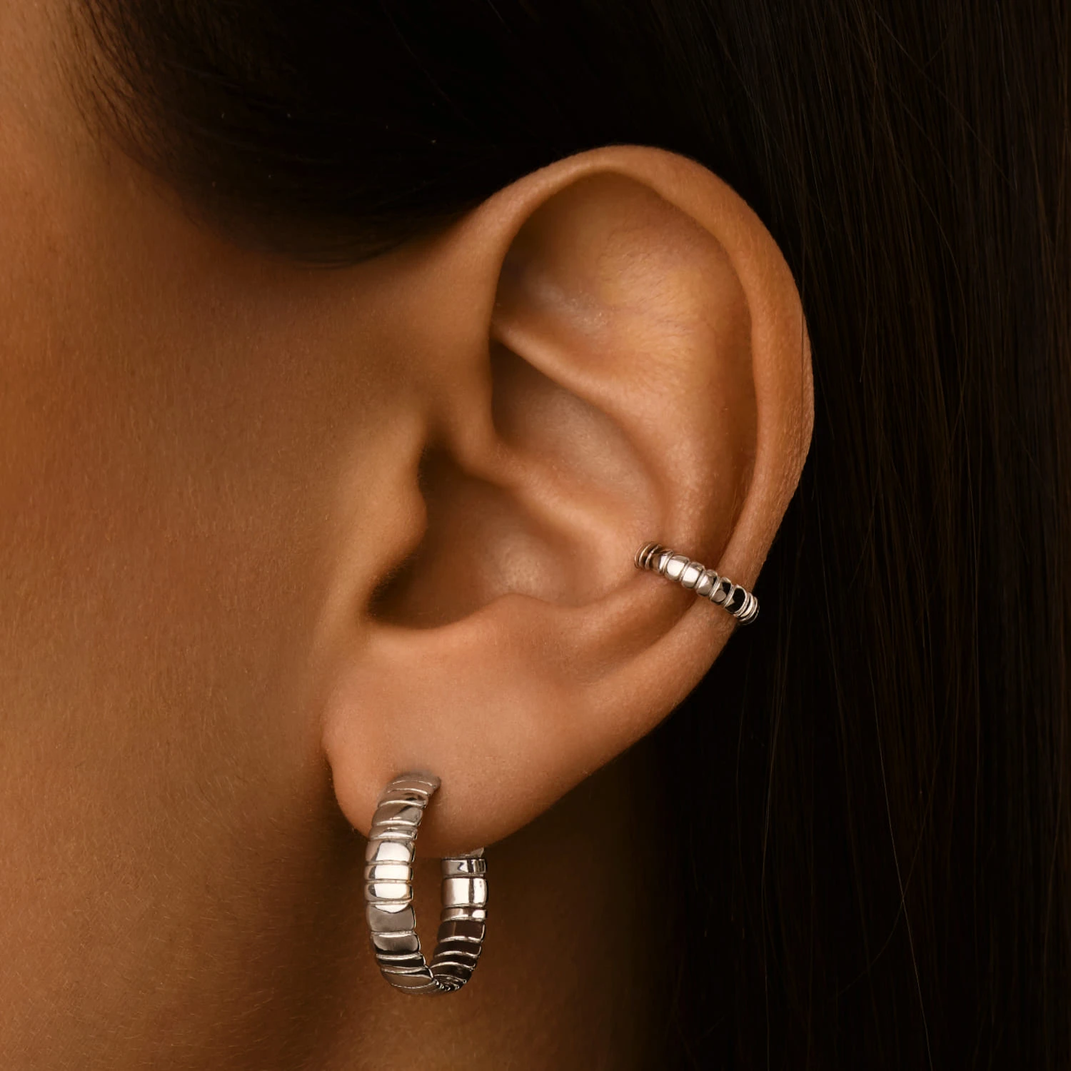 Серебряные фактурные серьги-кольца MIESTILO