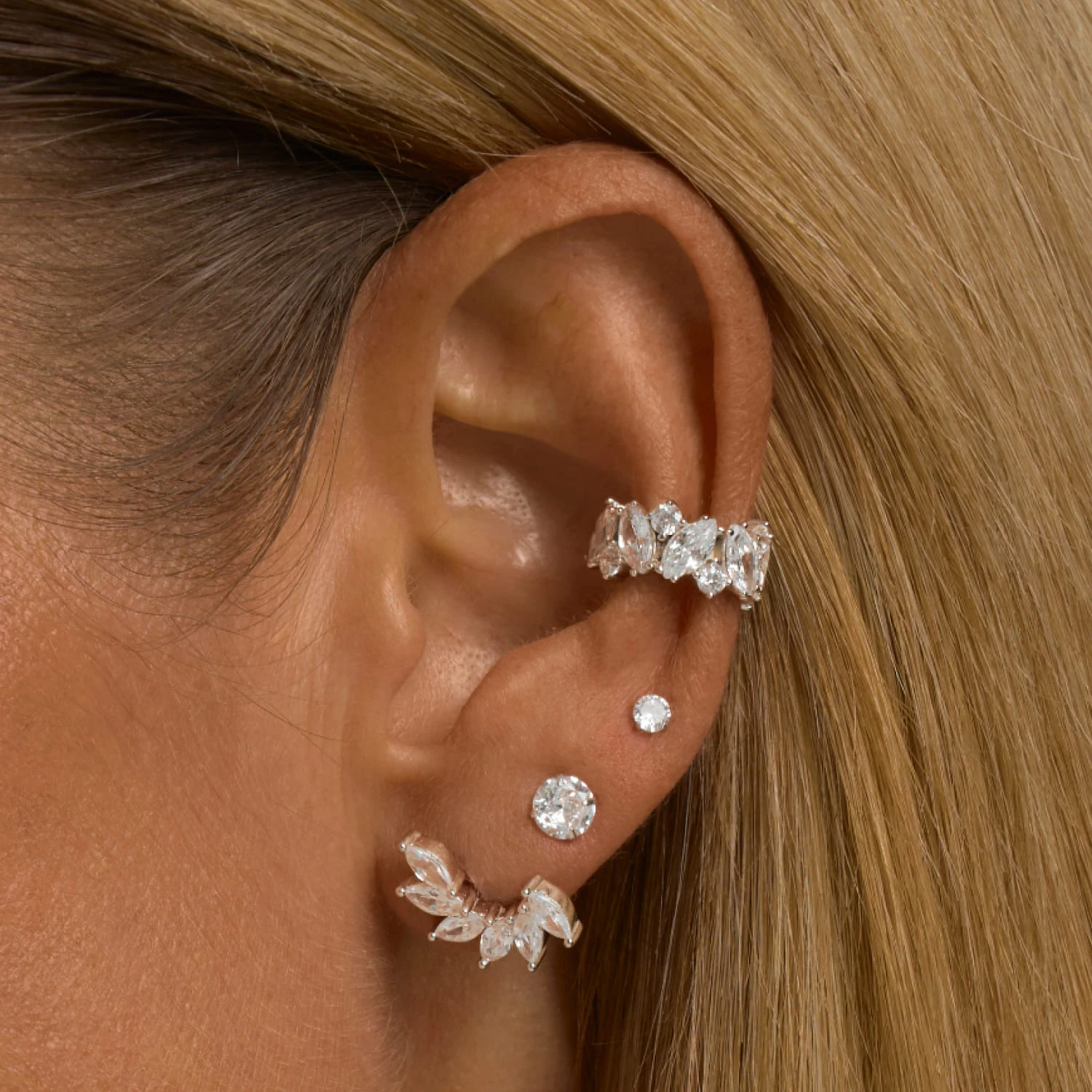 Серебряные серьги-гвоздики с фианитами 3мм