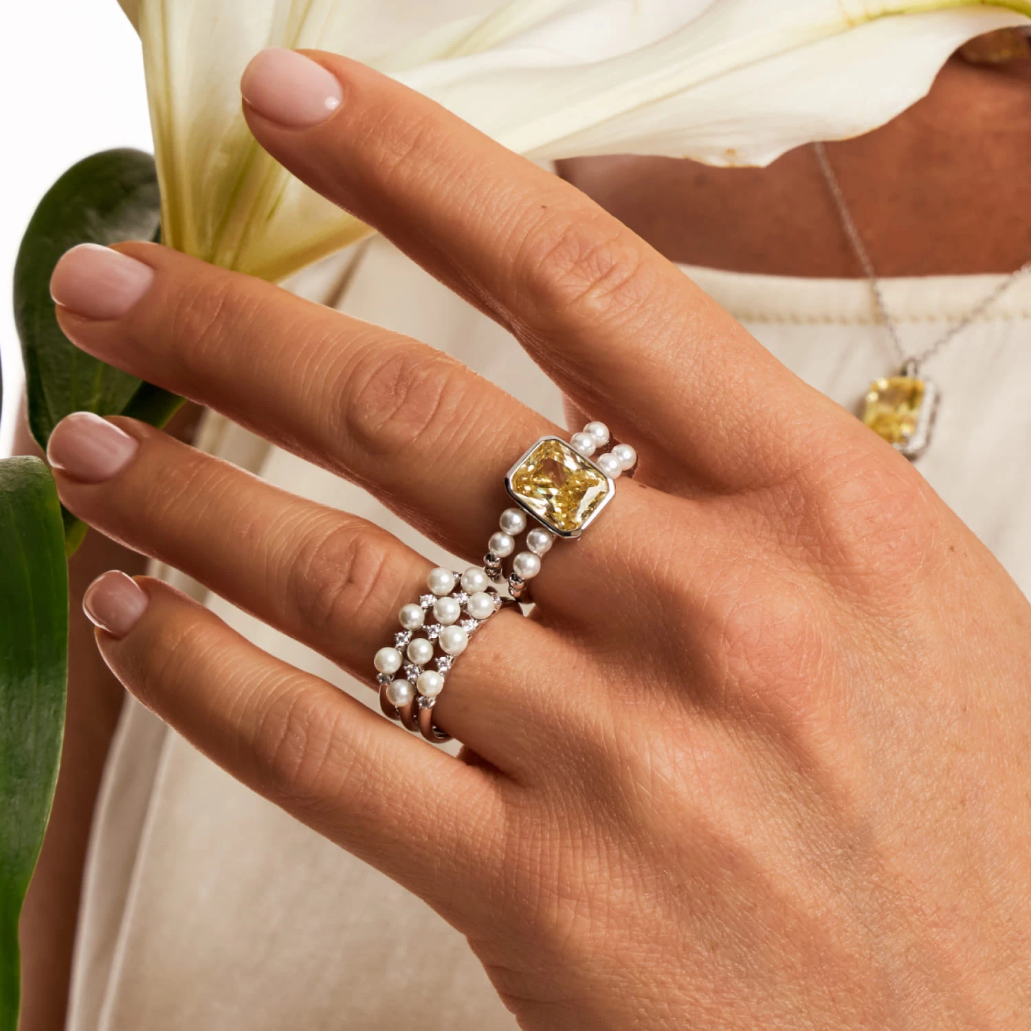 Серебряное кольцо SICILIA с жемчугом и белыми фианитами