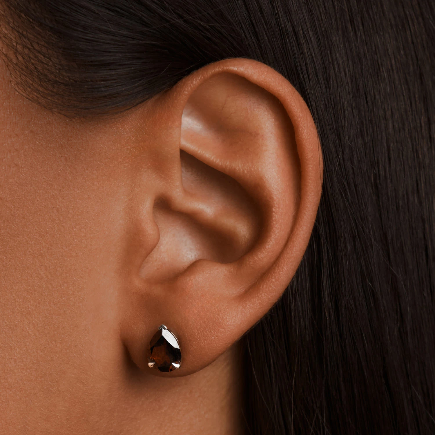 Серебряные серьги-пусеты ЭРОС с натуральным гранатом