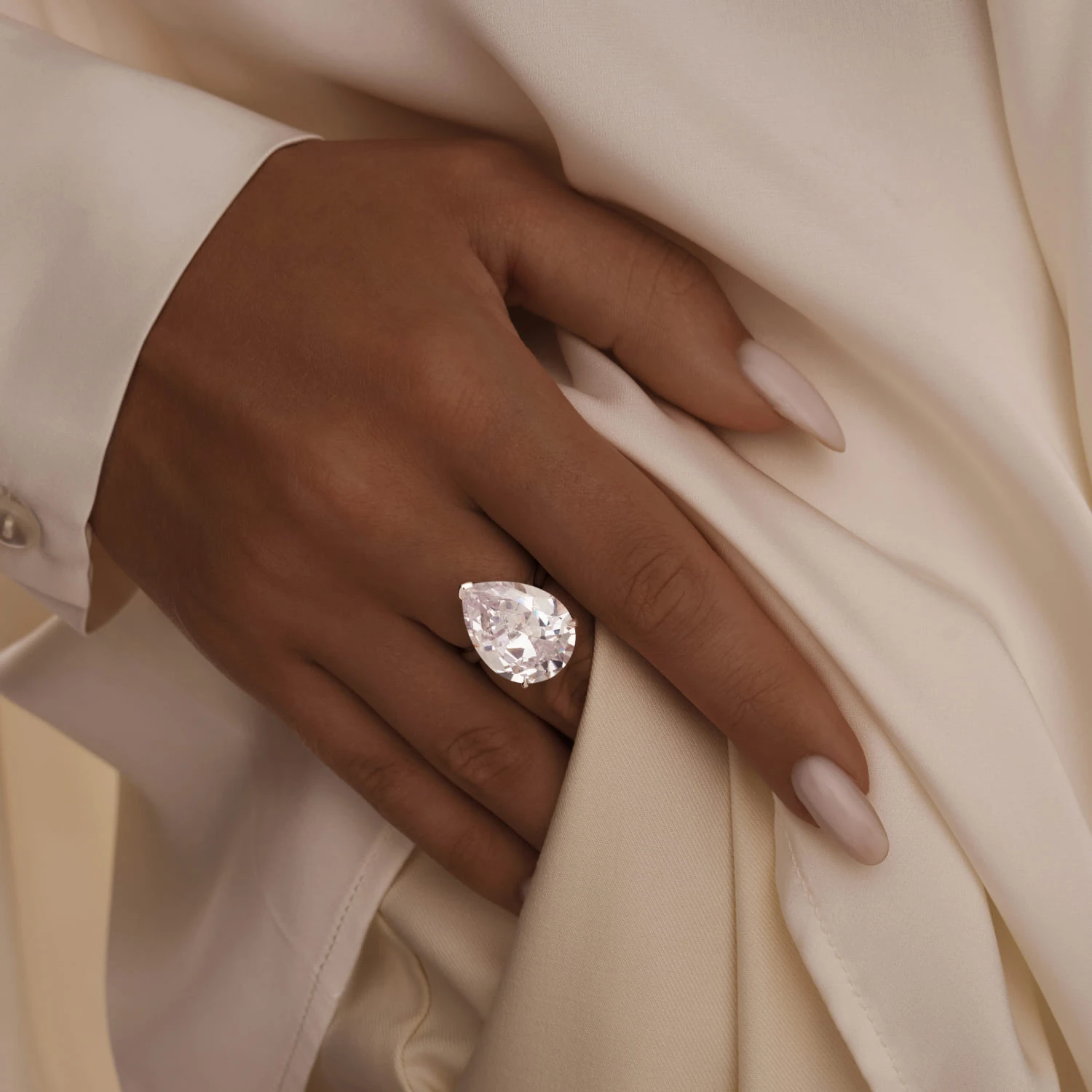 Коктейльное кольцо из серебра с фианитом Груша