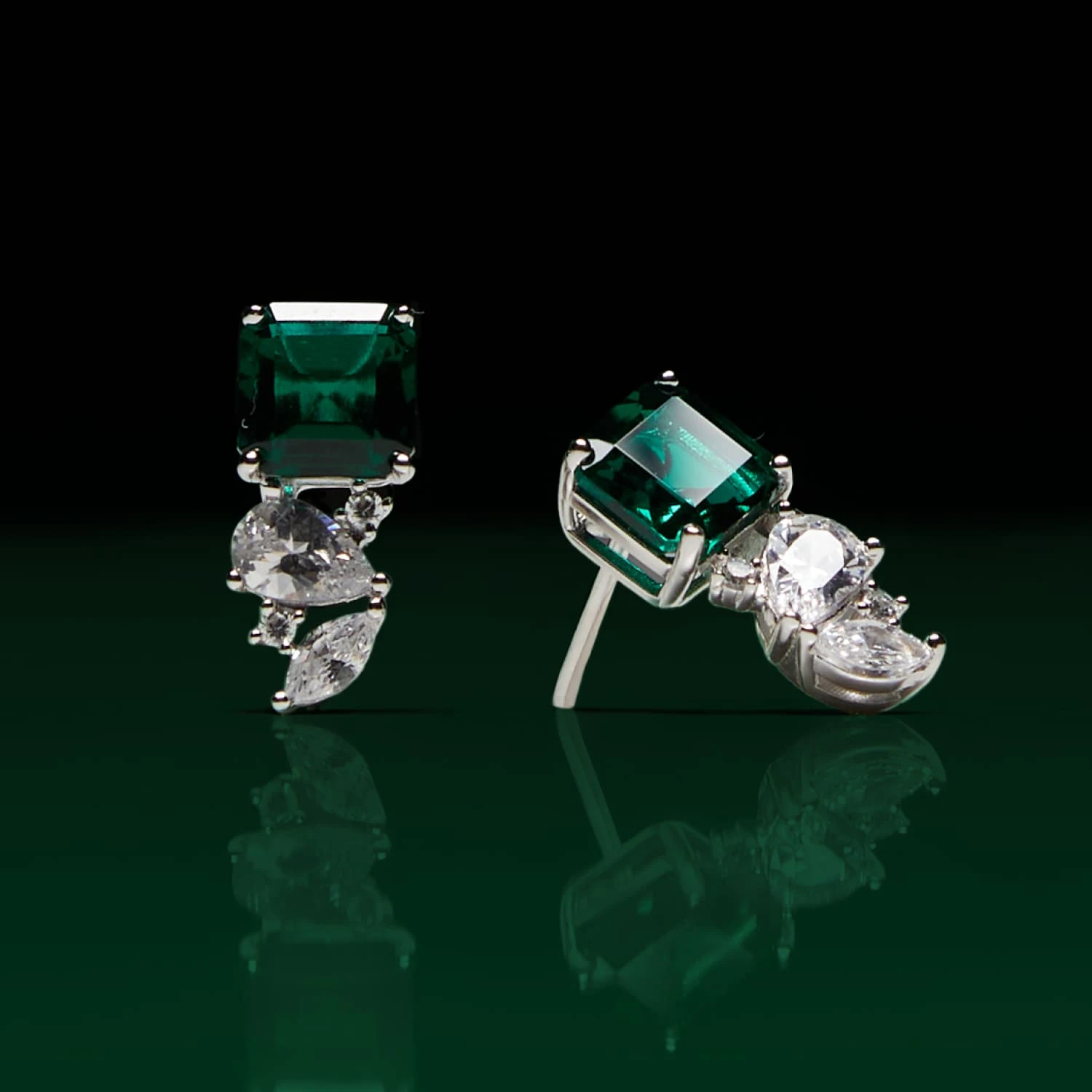 Серебряные серьги ESSENCE с выращенным изумрудом