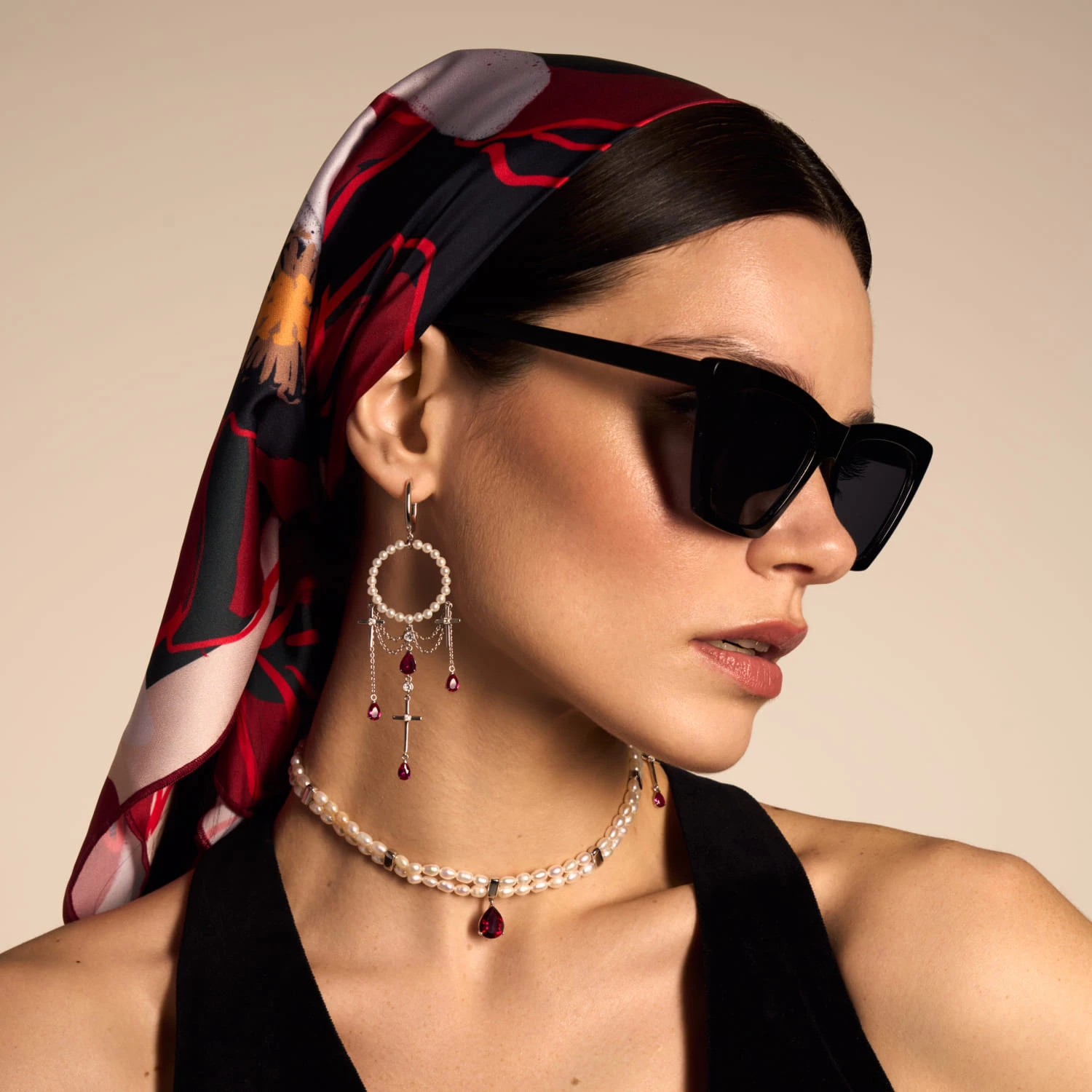 Серебряный чокер SICILIA из жемчуга и красным камнем