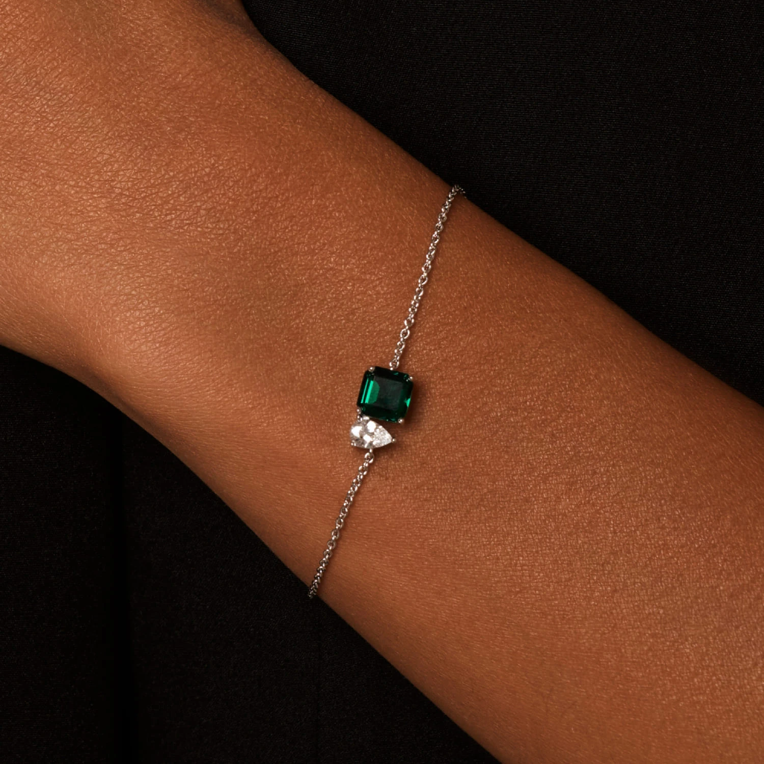 Браслет из серебра ESSENCE с выращенным изумрудом