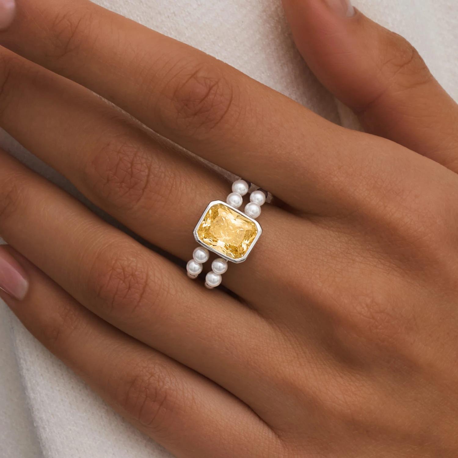 Серебряное кольцо СИЦИЛИЯ с жемчугом и желтым фианитом