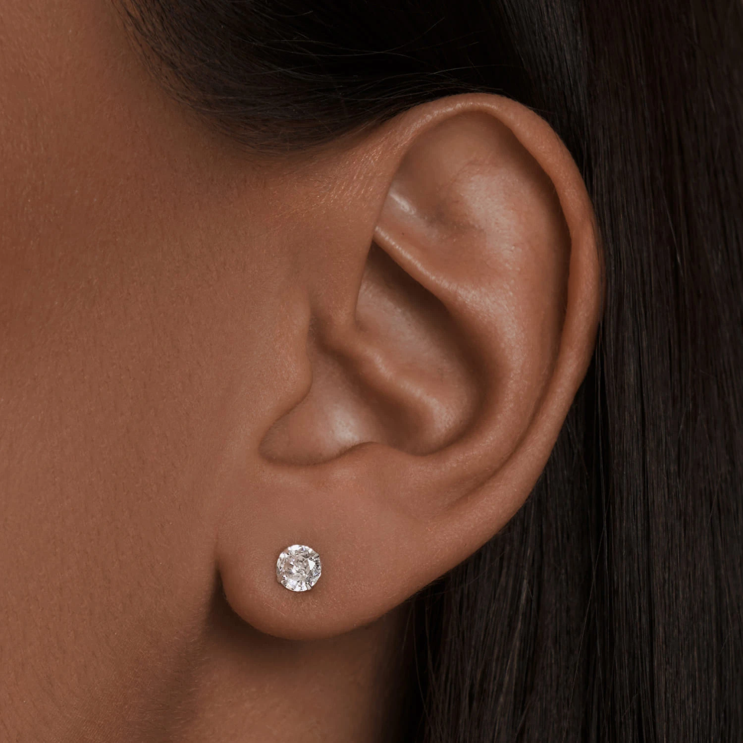 Серебряные серьги-гвоздики с фианитами 5 мм.