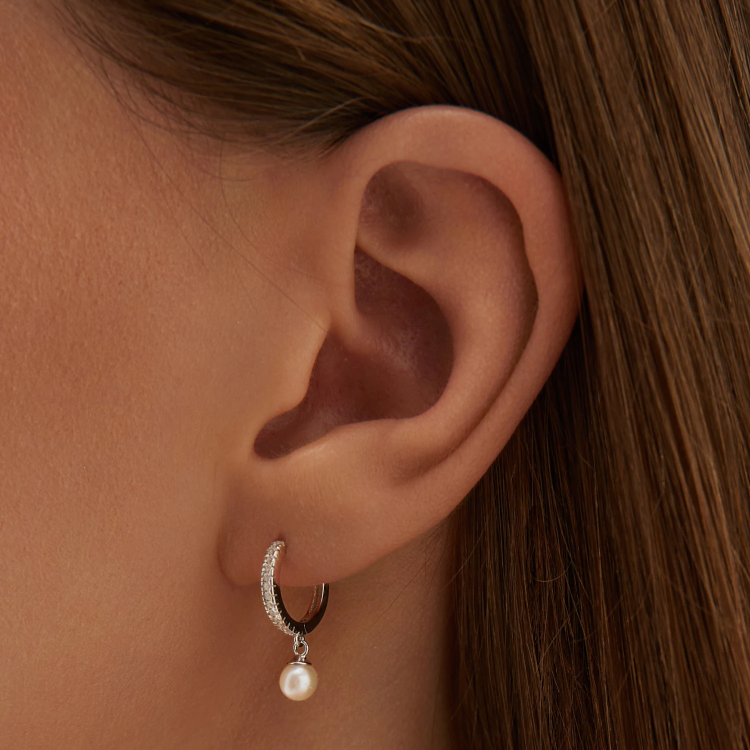 Серьги из серебра с натуральным жемчугом и фианитами