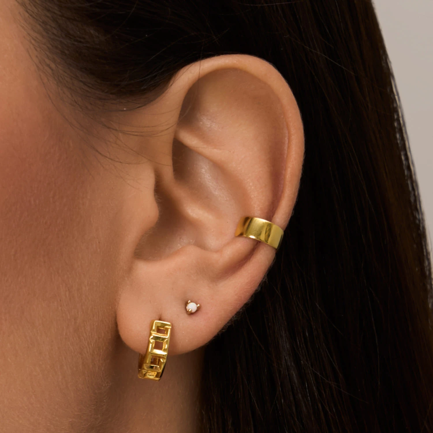 Рельефные серебряные серьги-кольца в позолоте MIESTILO 