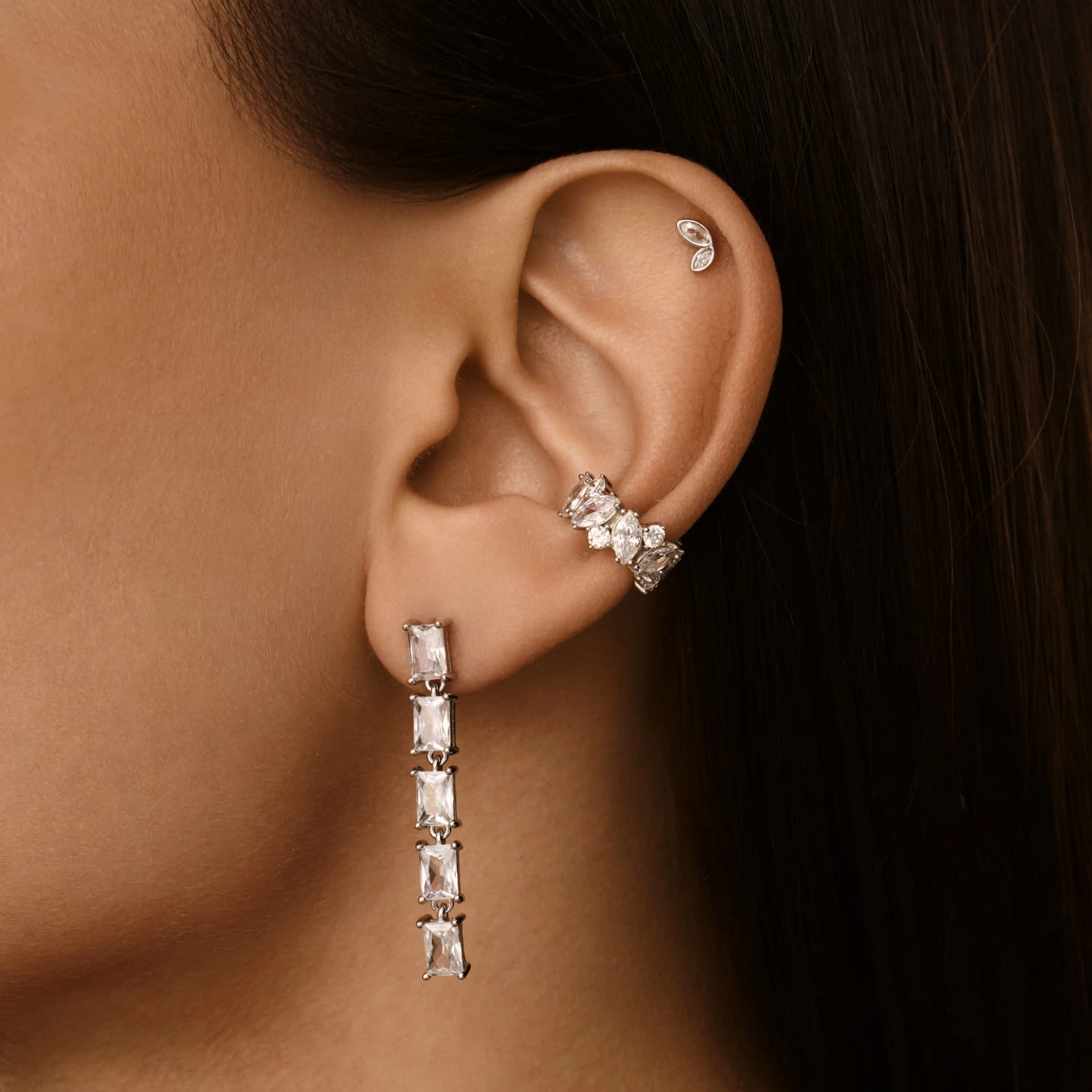 Серебряные пусеты с подвесками из крупных фианитов MIESTILO 