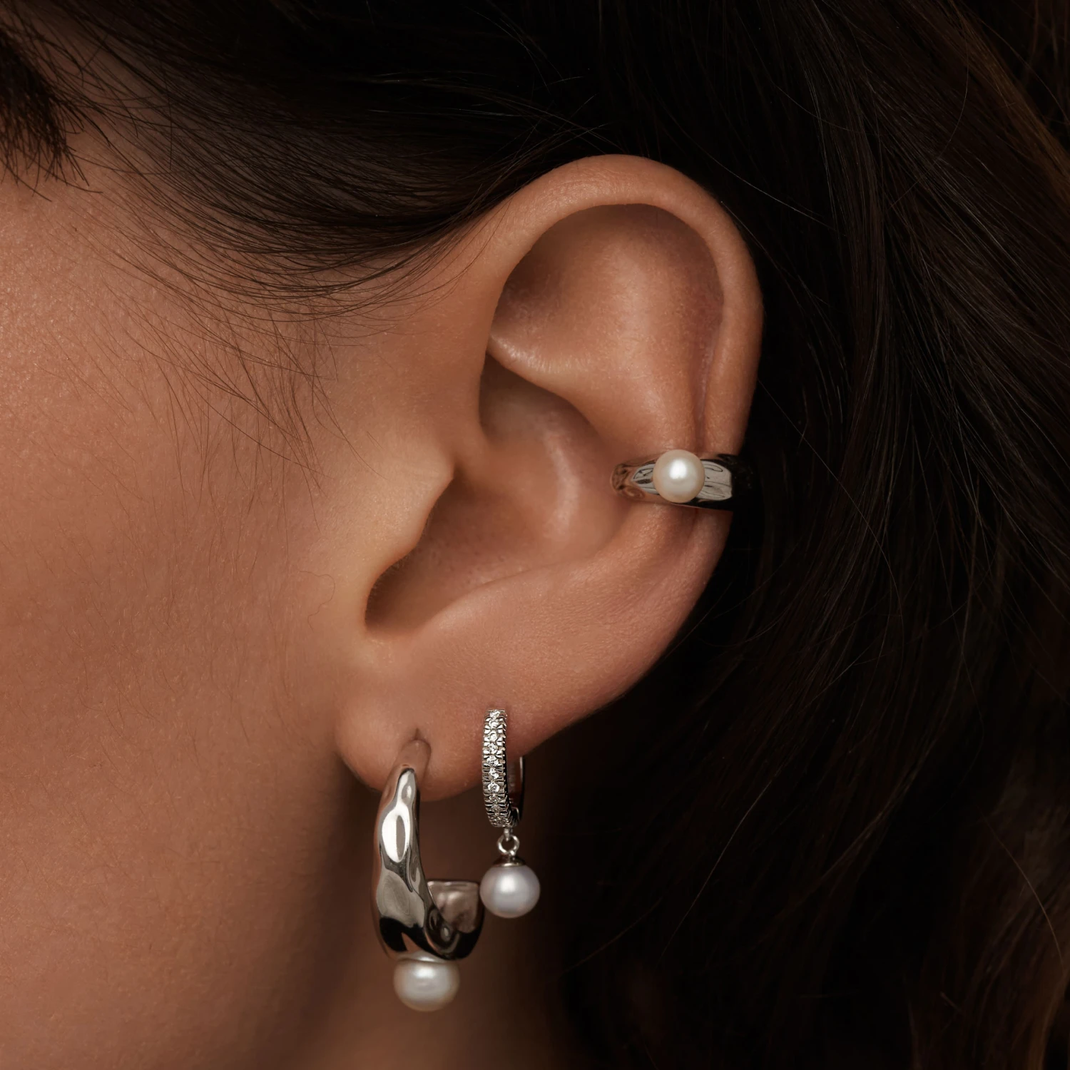 Серьги из серебра с натуральным жемчугом и фианитами