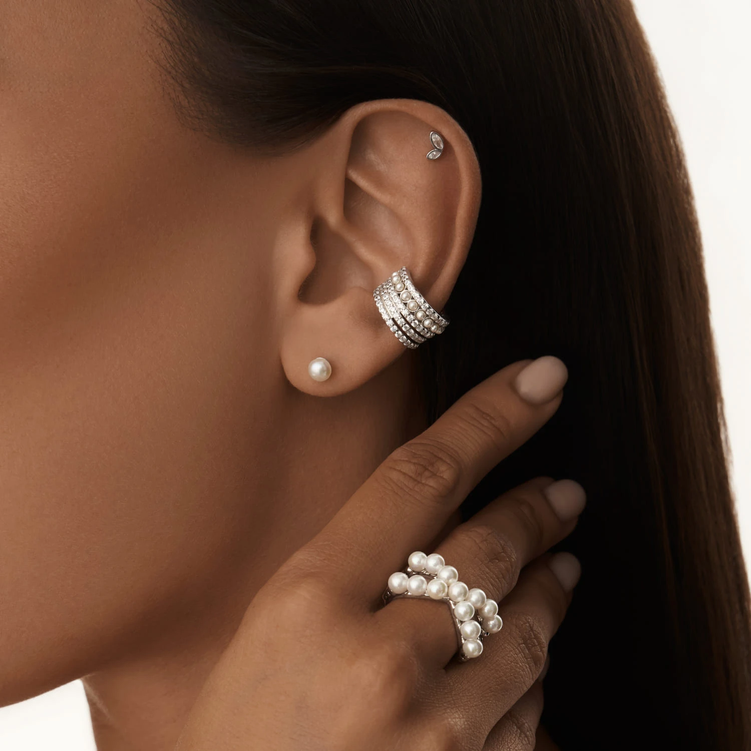 Серебряный пирсинг в ухо с фианитами MIESTILO