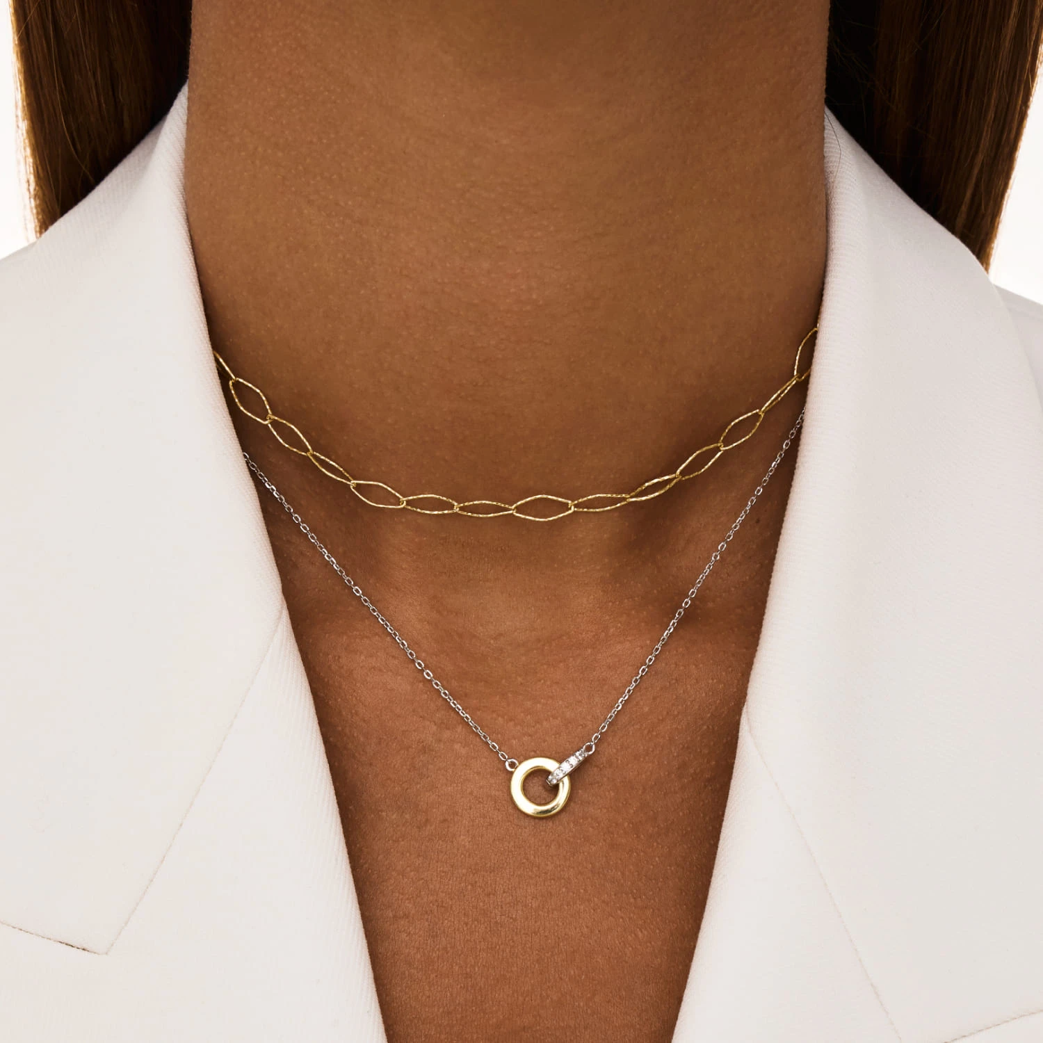 Серебряное колье-цепь ромбового плетения с витыми звеньями в покрытии желтое золото