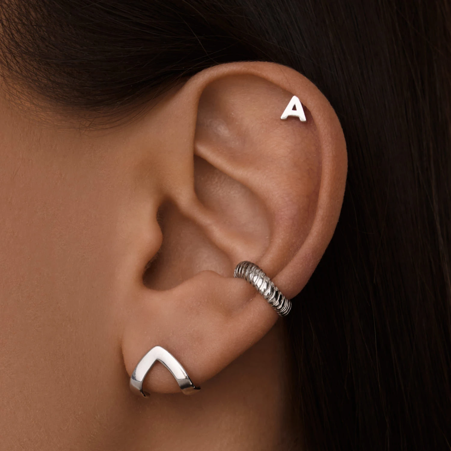 Минималистичные серьги в виде уголка MIESTILO