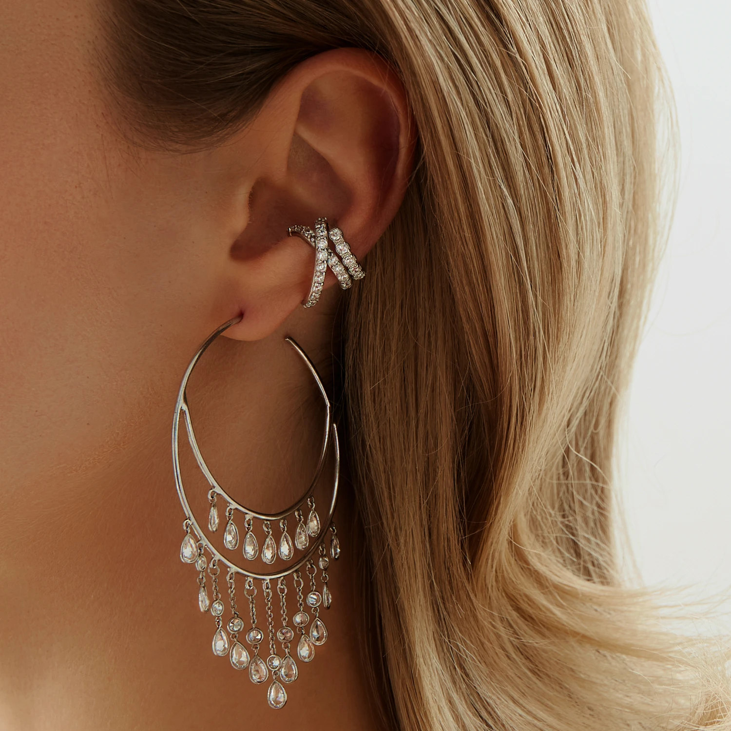 Серьги кольца из серебра с фианитами