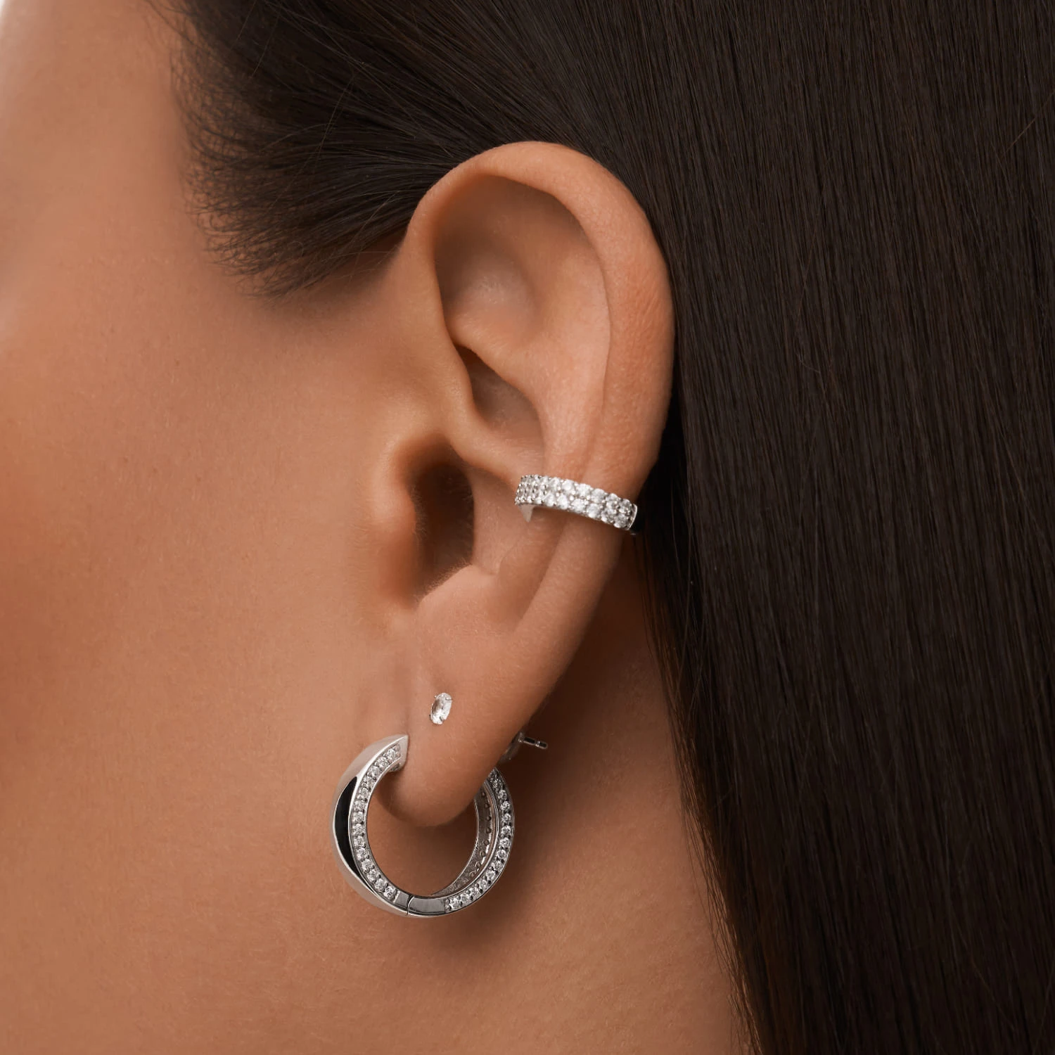 Серебряные двусторонние серьги-кольца с фианитами