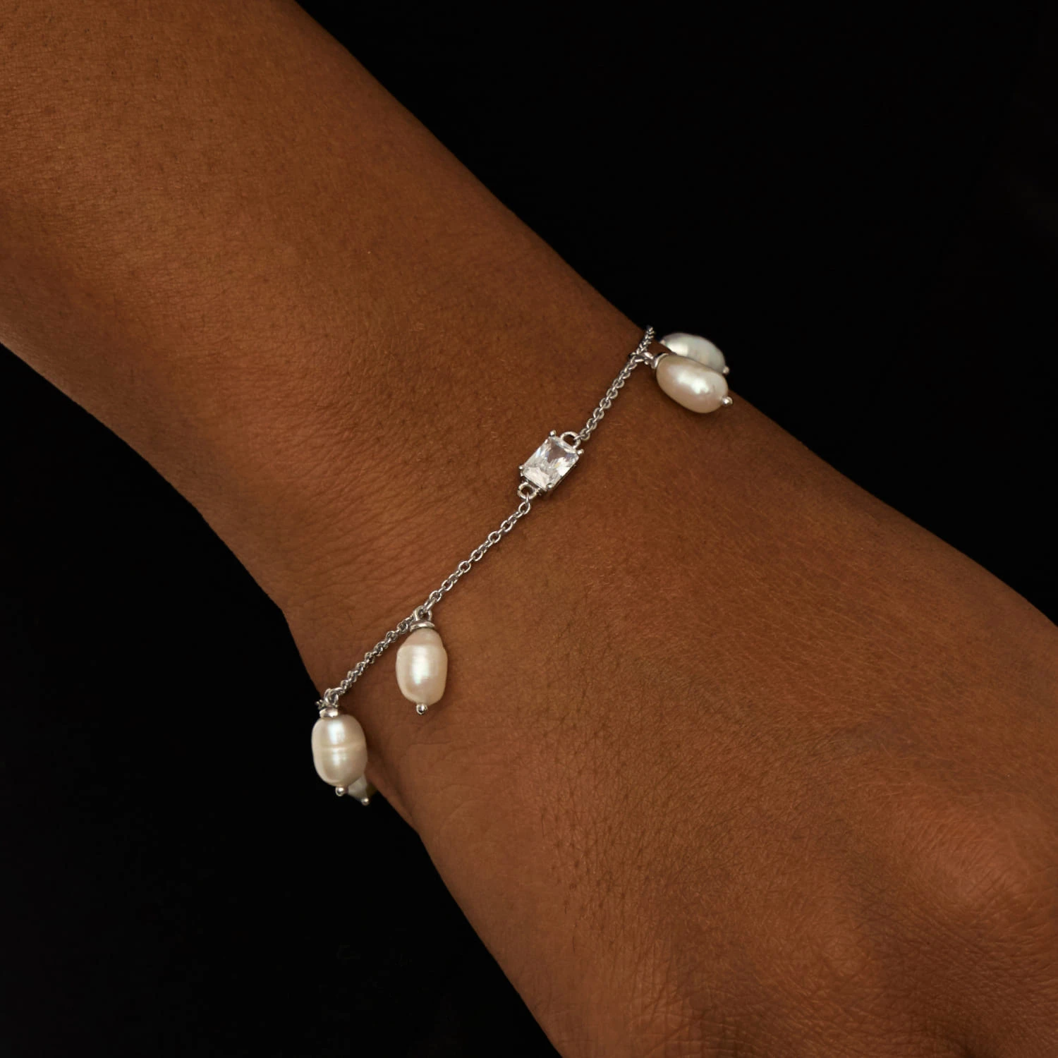 Серебряный браслет SICILIA с жемчугом и белым фианитом