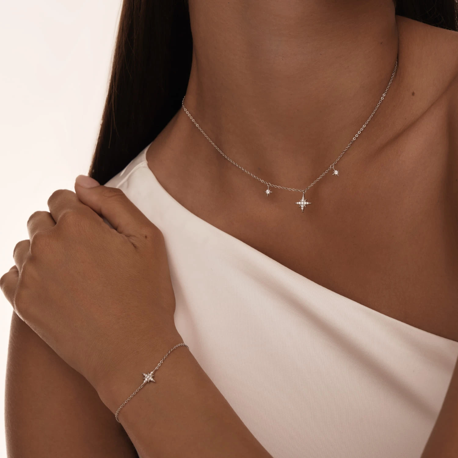 Серебряное колье со звездами и фианитами MIESTILO