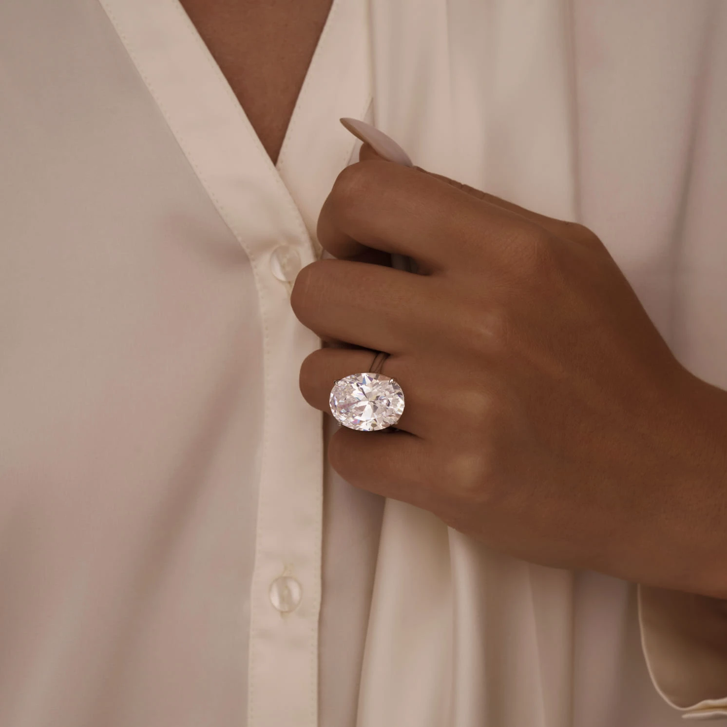 Коктейльное кольцо из серебра с фианитом Овал