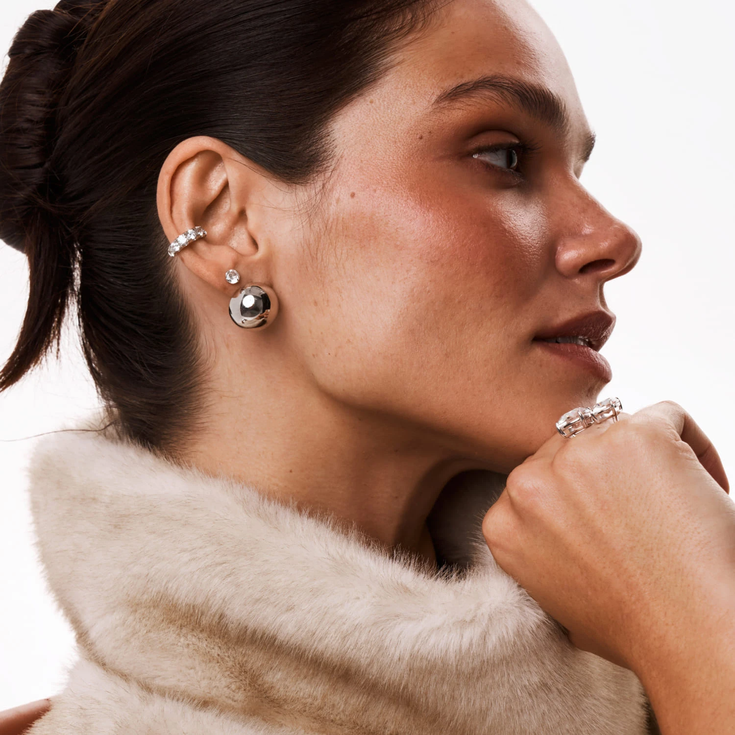 Серебряный кафф с фианитами и открывающимся механизмом