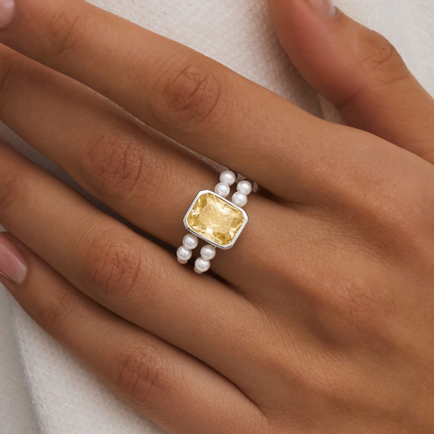 Серебряное кольцо СИЦИЛИЯ с жемчугом и желтым фианитом
