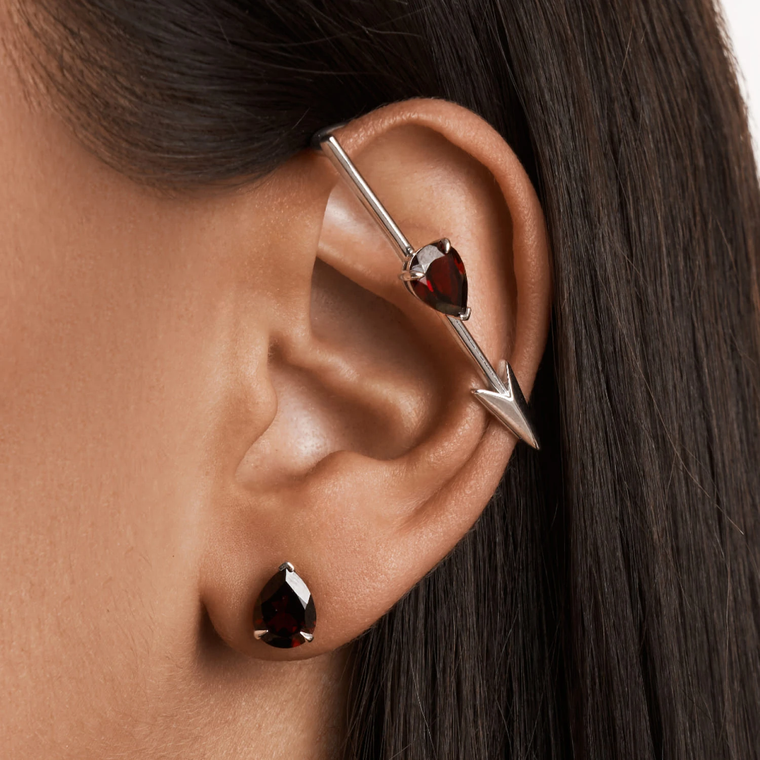 Серебряные серьги-пусеты ЭРОС с натуральным гранатом